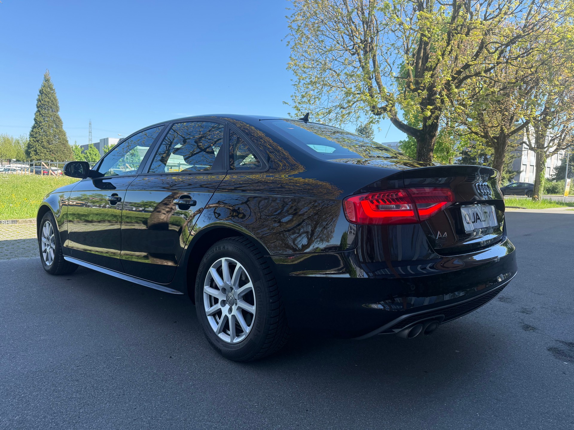 AUDI A4 Limousine 2.0 TDI-image-7
