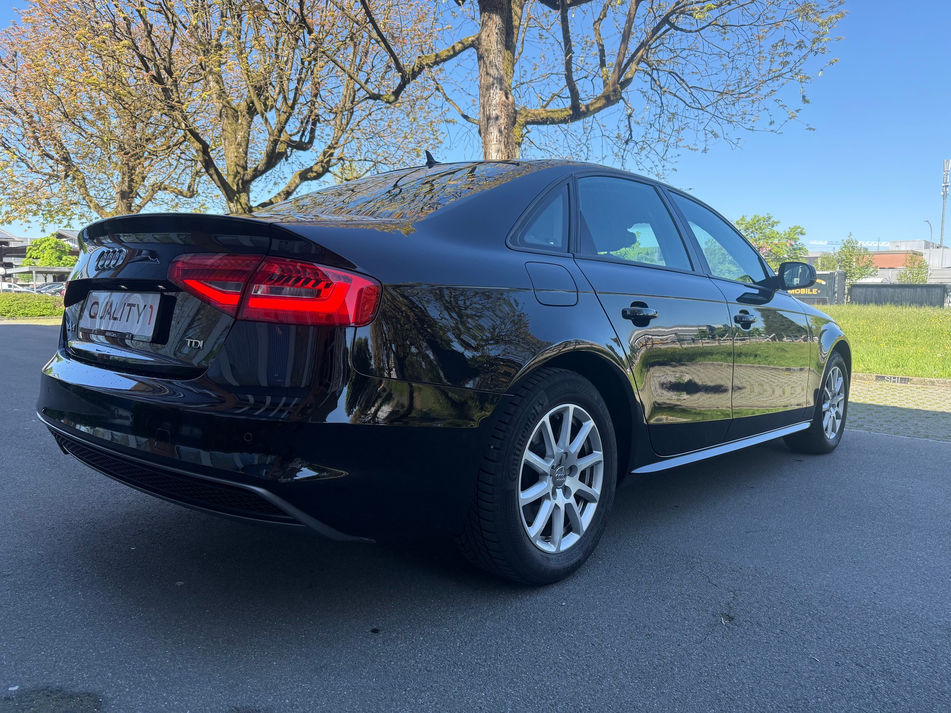 AUDI A4 Limousine 2.0 TDI-image-6