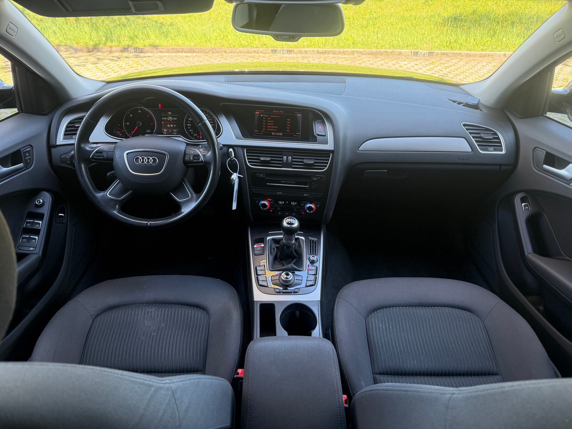 AUDI A4 Limousine 2.0 TDI-image-8