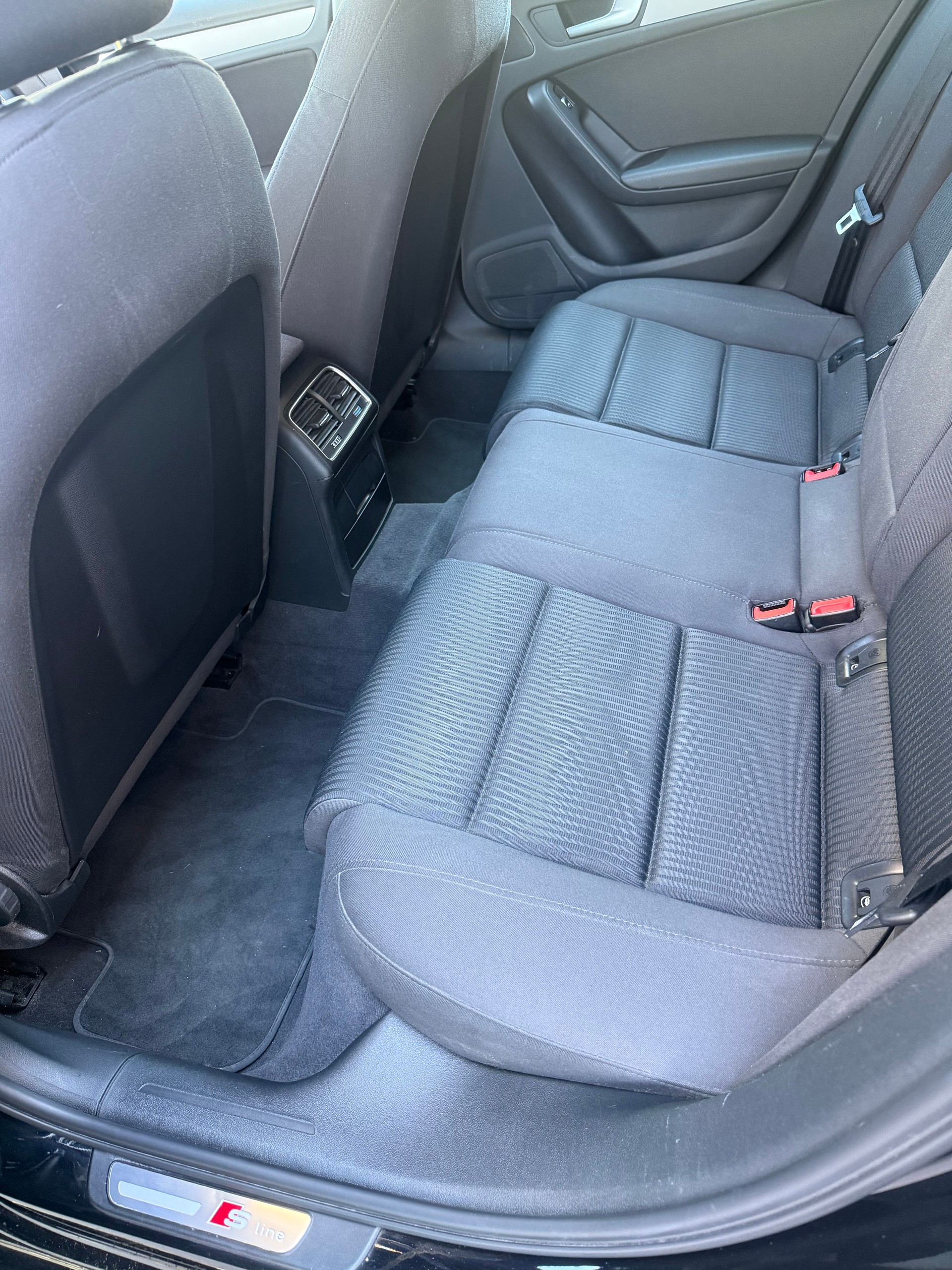 AUDI A4 Limousine 2.0 TDI-image-14