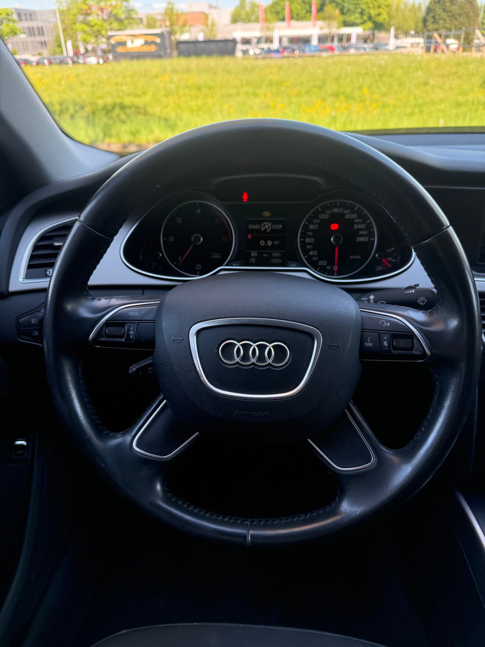 AUDI A4 Limousine 2.0 TDI-image-13