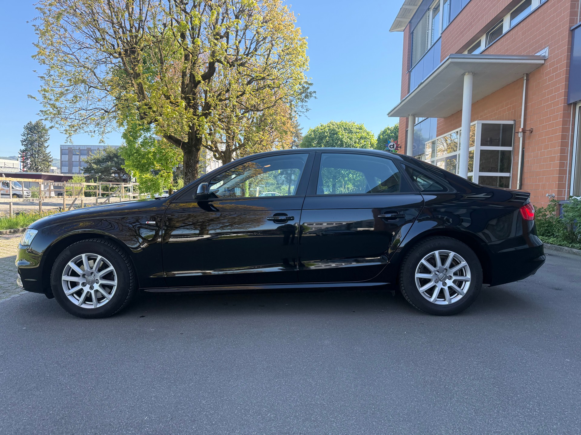 AUDI A4 Limousine 2.0 TDI-image-4