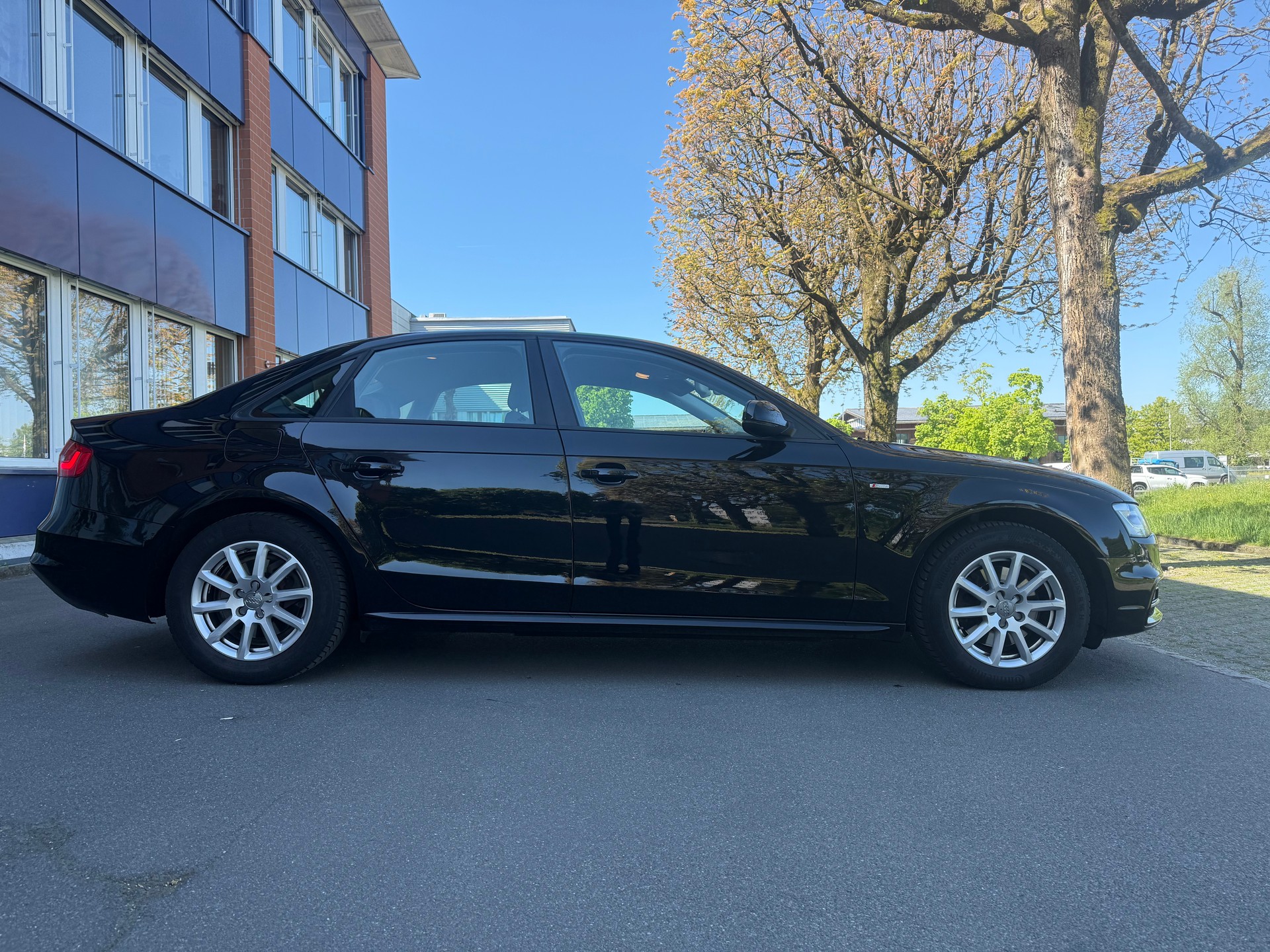 AUDI A4 Limousine 2.0 TDI-image-3