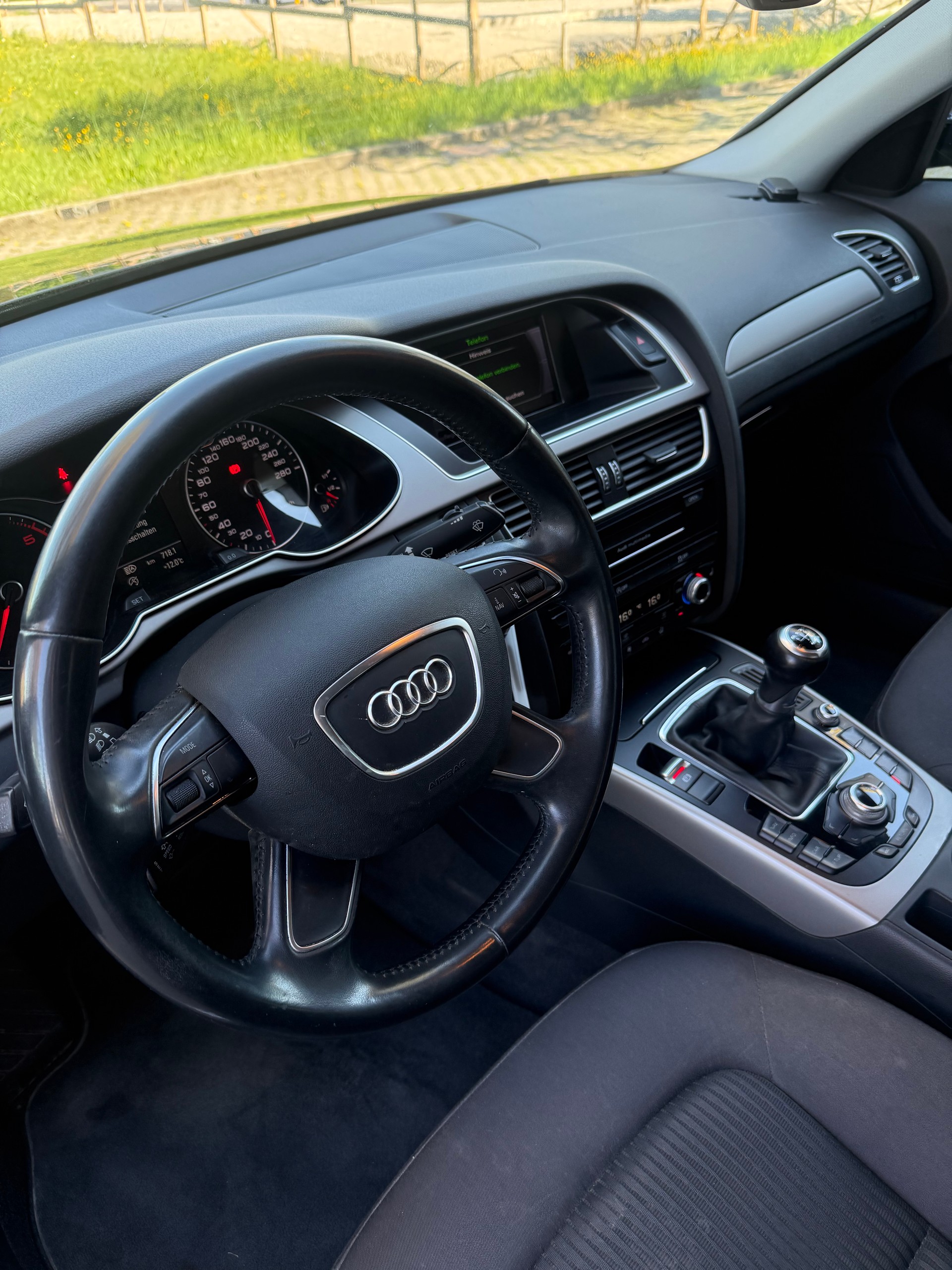 AUDI A4 Limousine 2.0 TDI-image-10