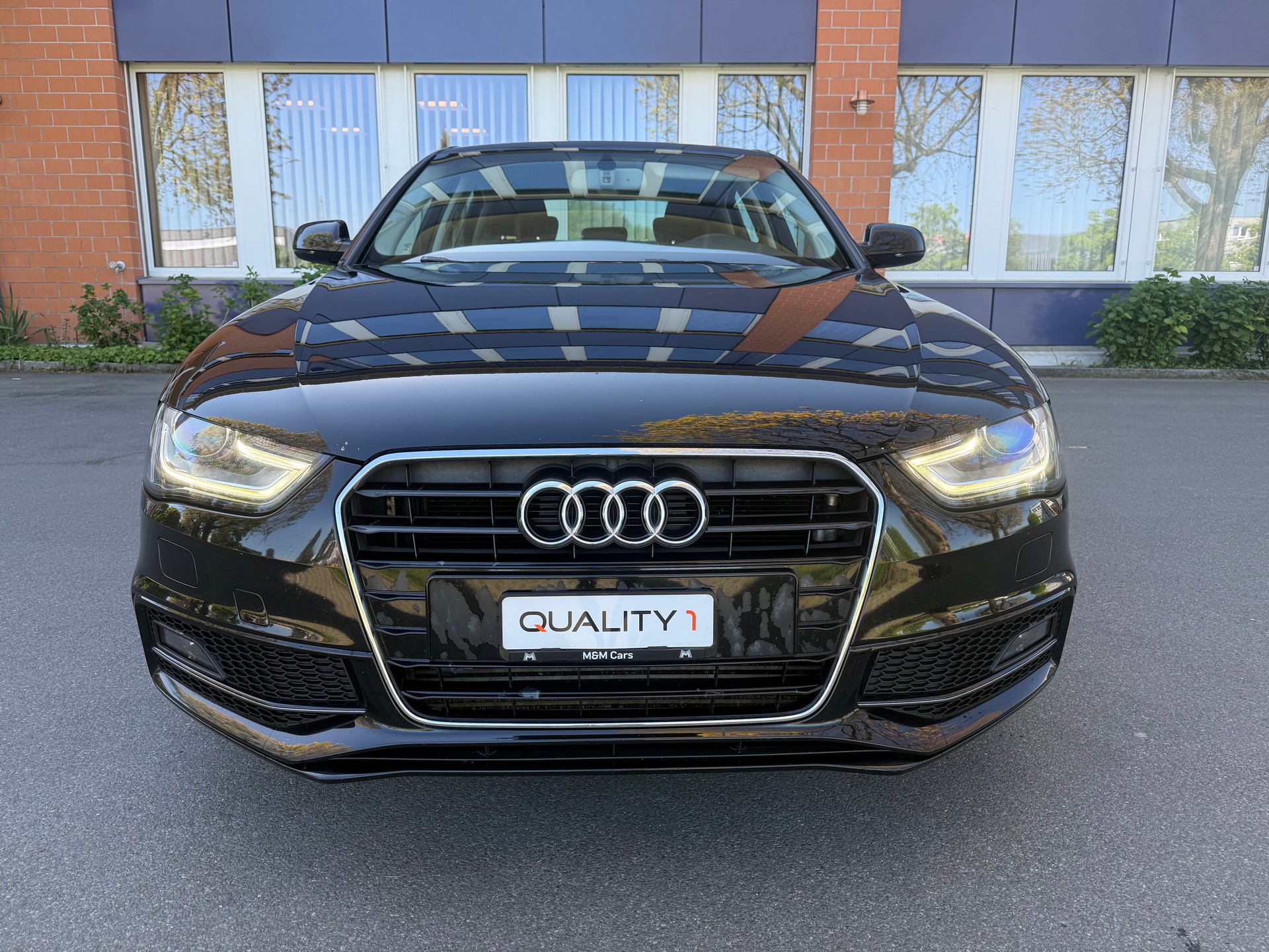 AUDI A4 Limousine 2.0 TDI-image-2