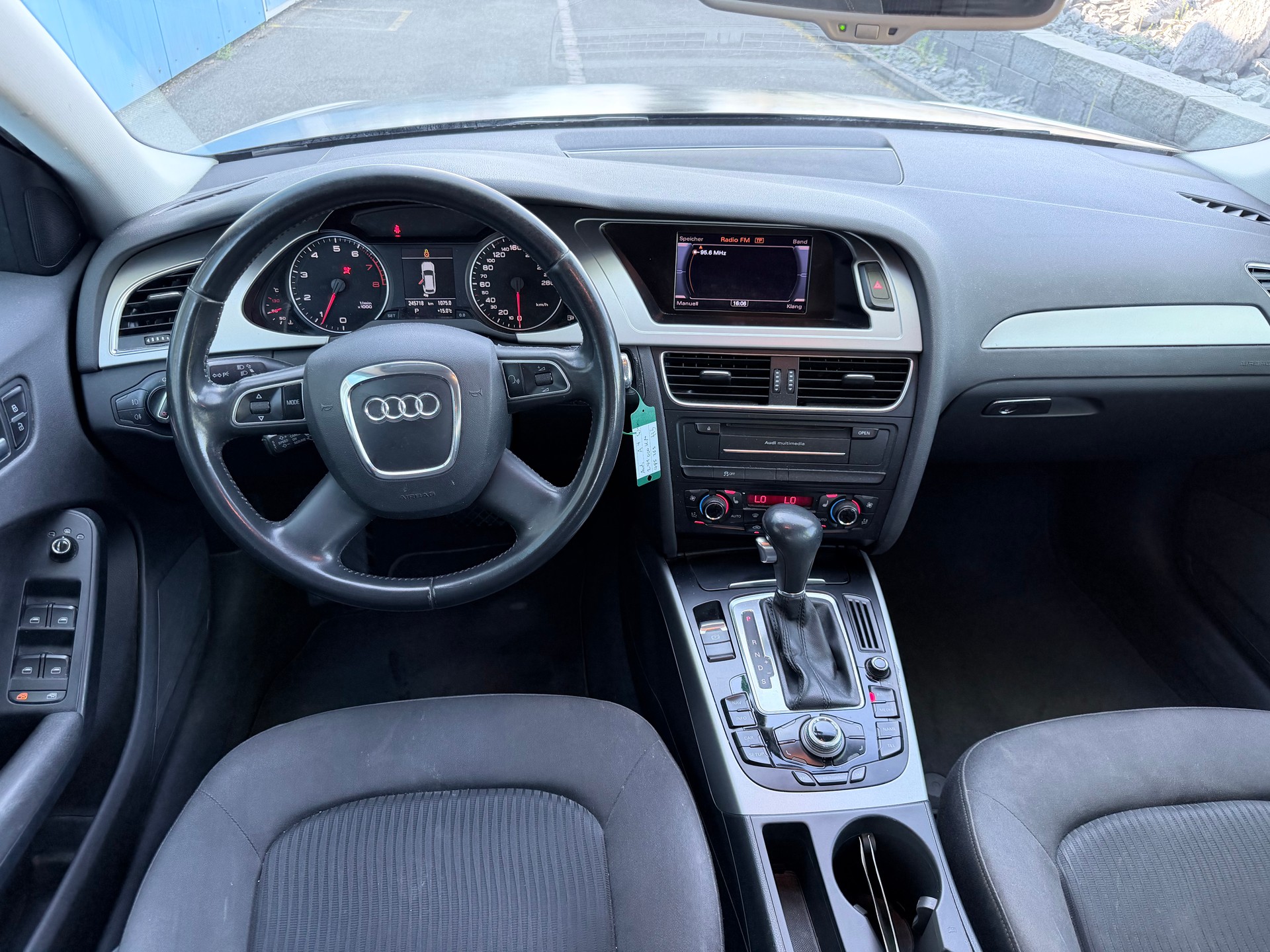AUDI A4 Avant 1.8 TFSI multitronic-image-4
