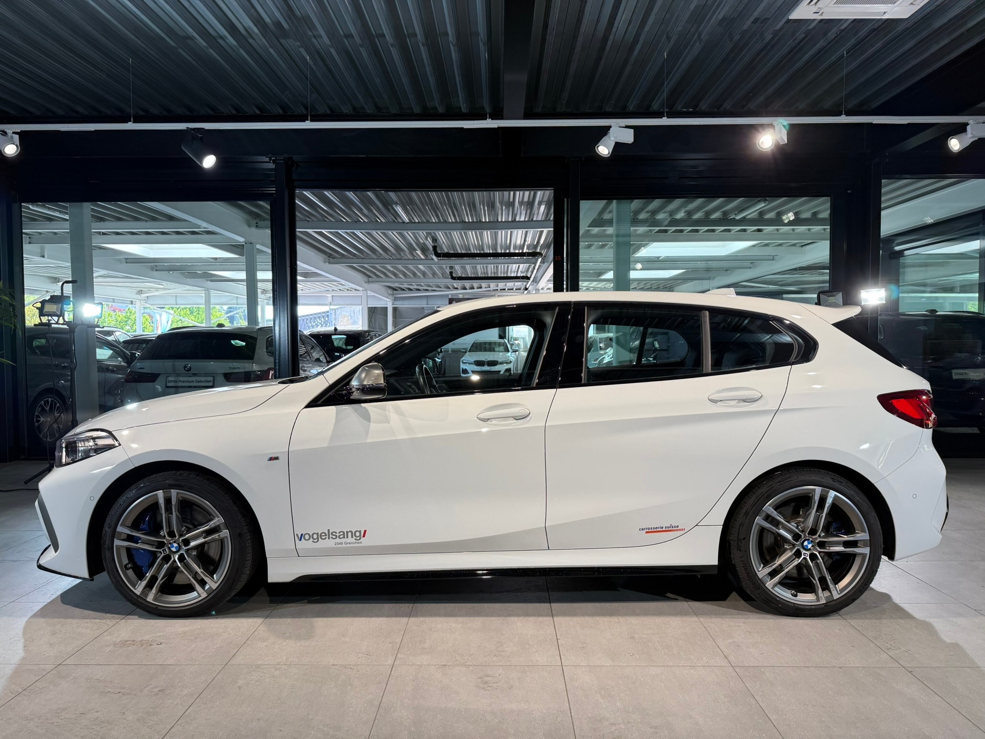 BMW M135i xDrive Steptronic-image-6