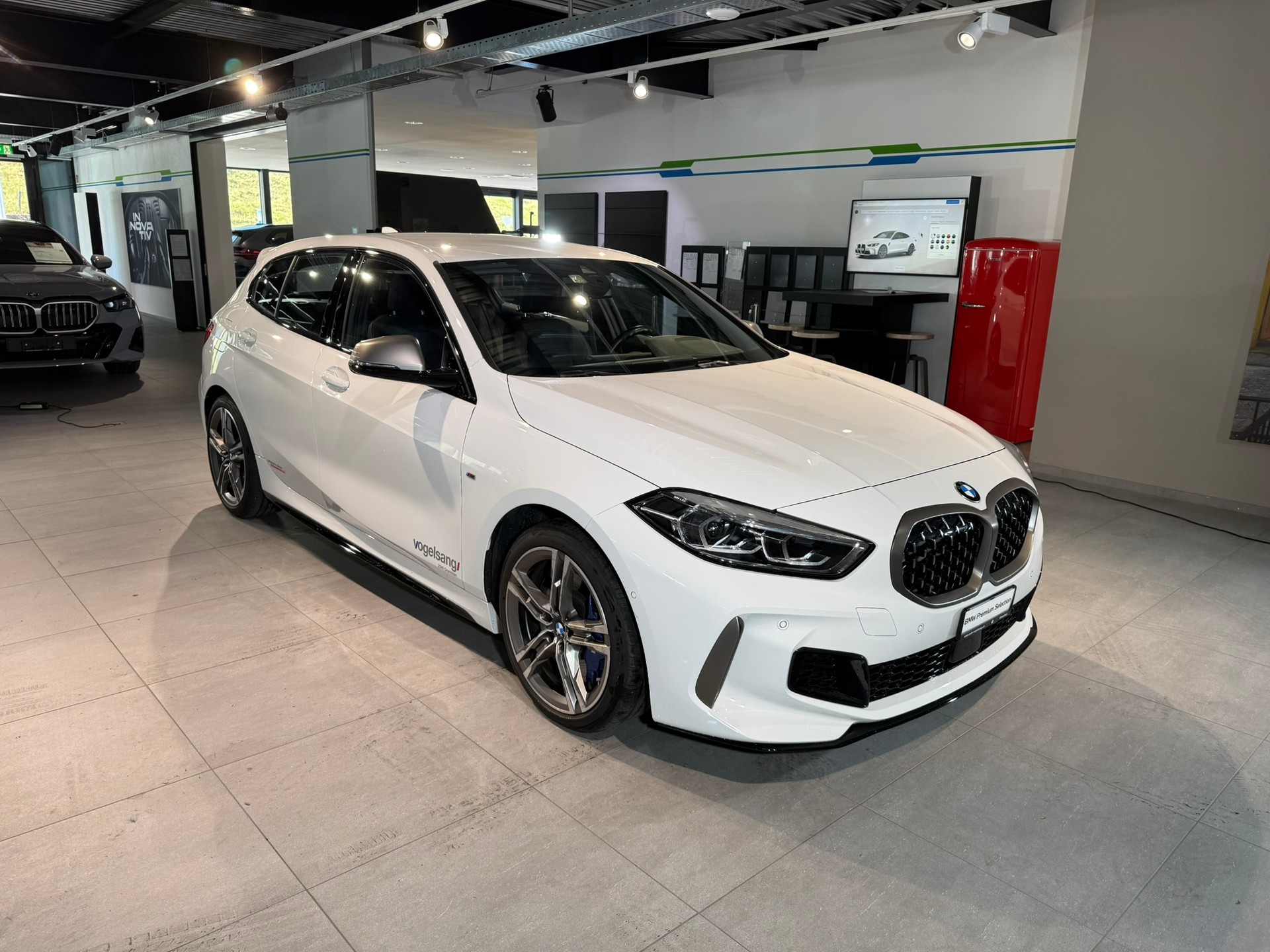 BMW M135i xDrive Steptronic-image-5