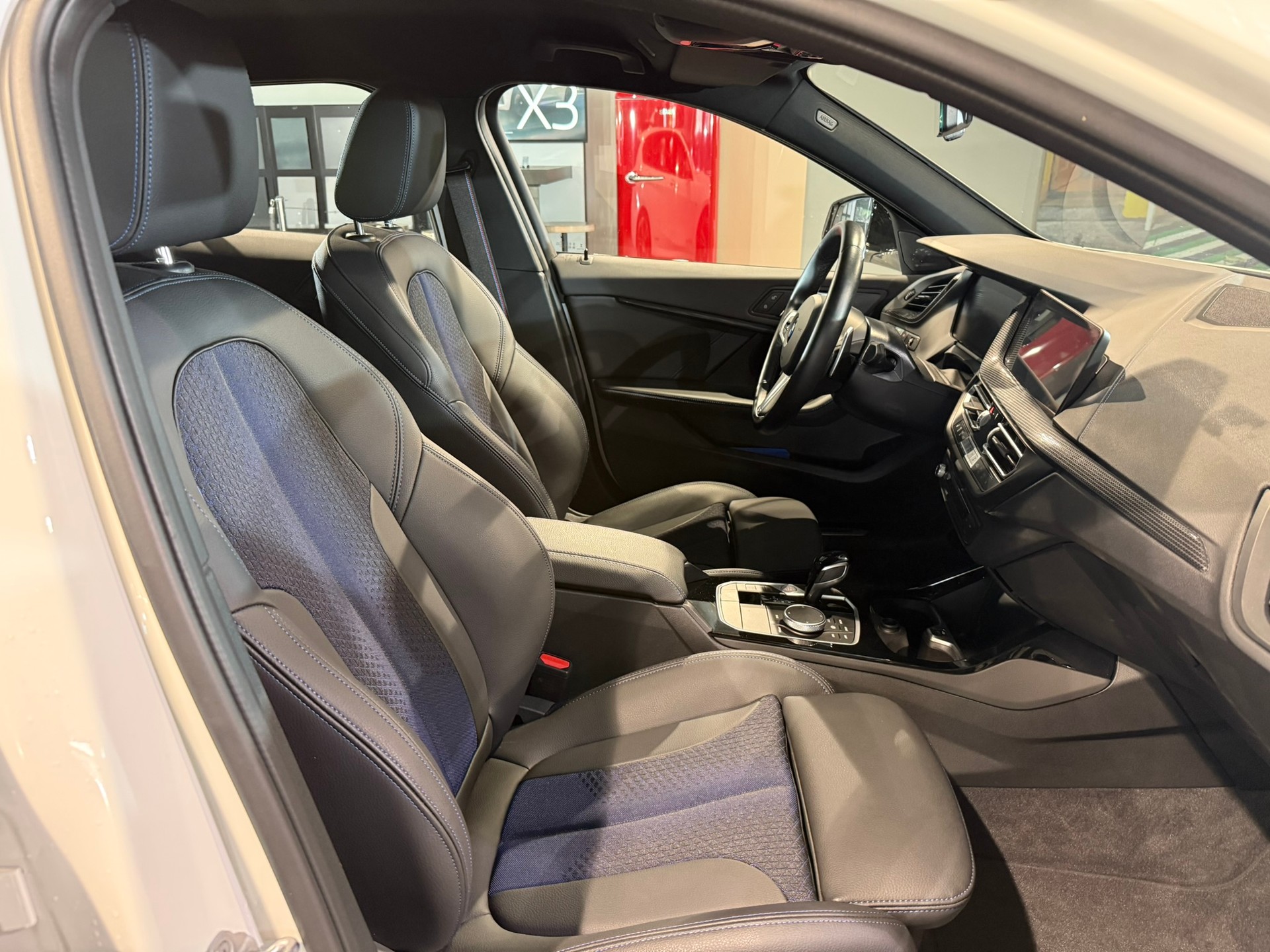 BMW M135i xDrive Steptronic-image-12