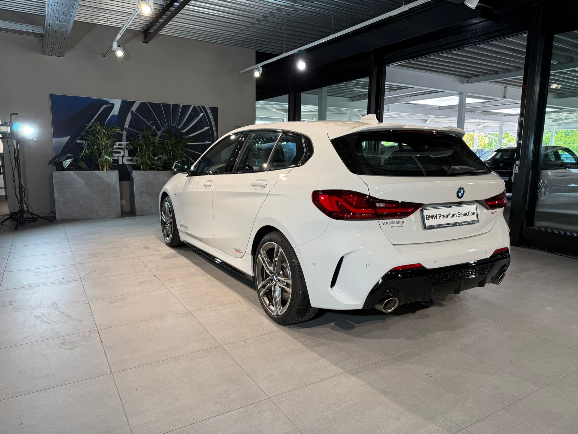 BMW M135i xDrive Steptronic-image-1