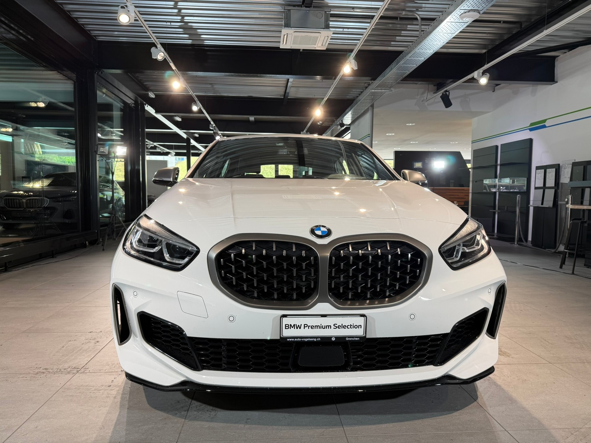 BMW M135i xDrive Steptronic-image-7