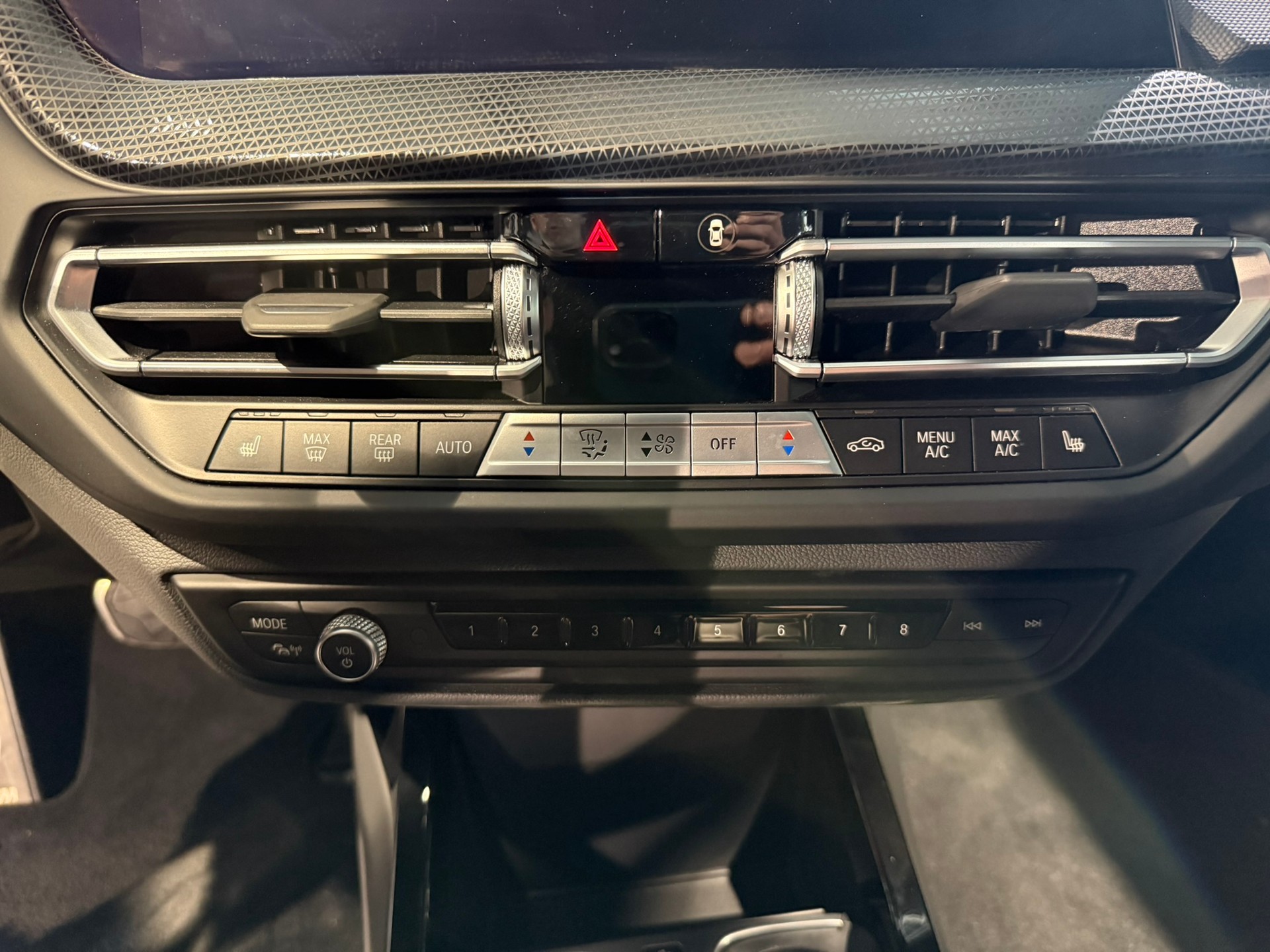 BMW M135i xDrive Steptronic-image-17