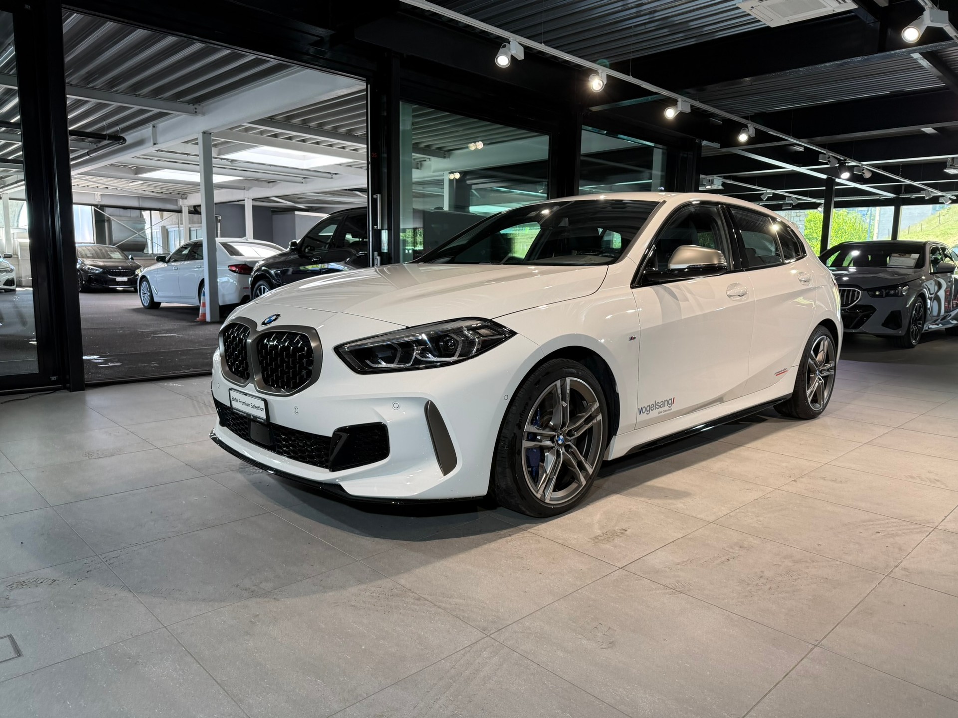 BMW M135i xDrive Steptronic-image-0