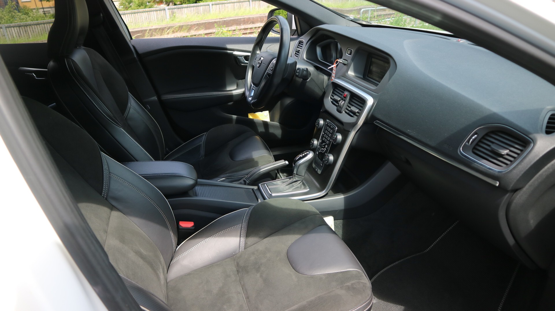 VOLVO V40 D3 Inscription Geartronic-image-4