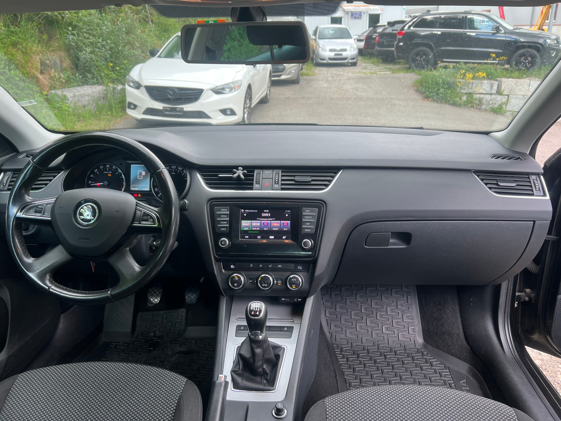 SKODA Octavia Combi 2.0 TDI Elegance 4x4-image-8