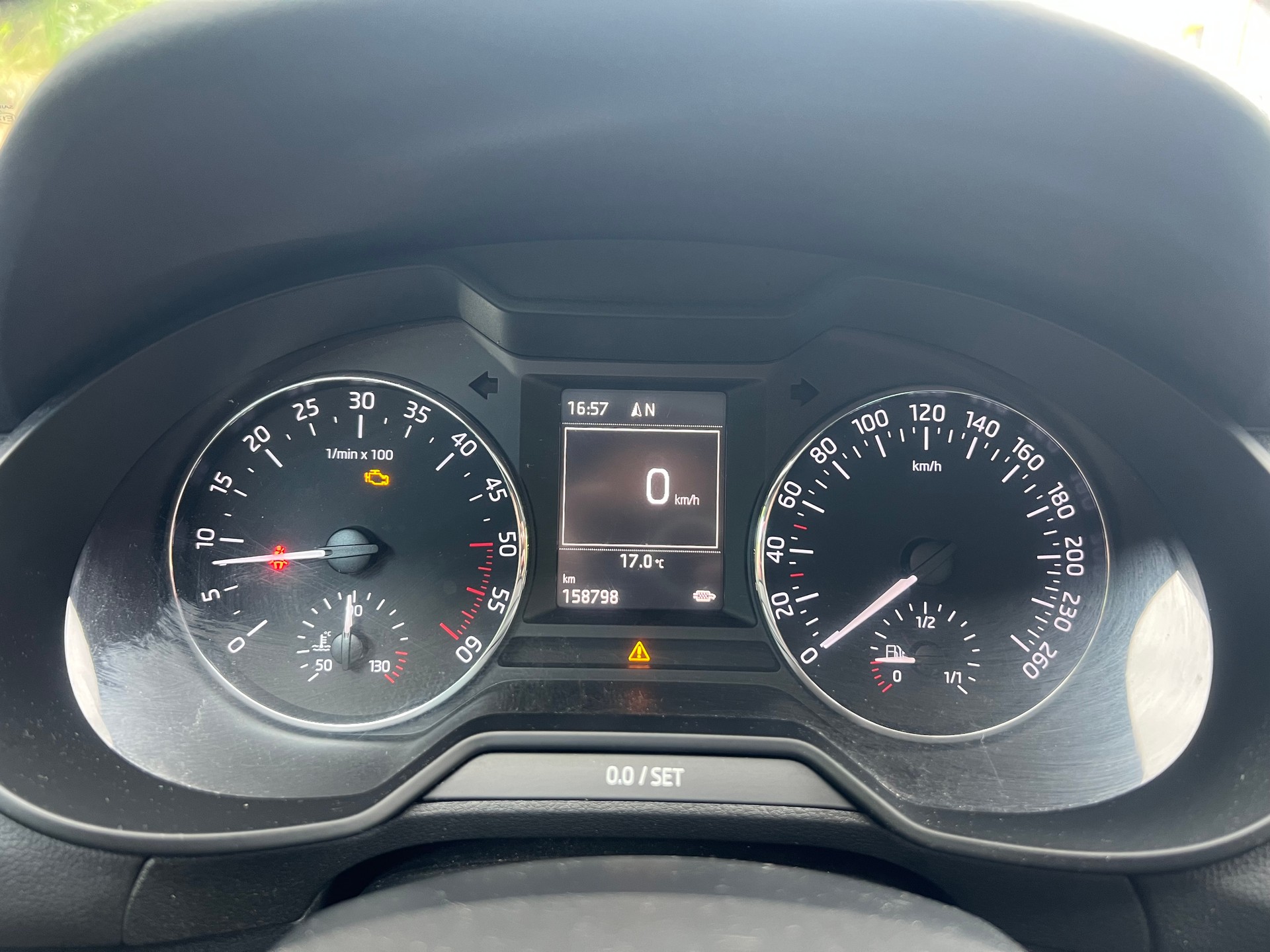 SKODA Octavia Combi 2.0 TDI Elegance 4x4-image-11