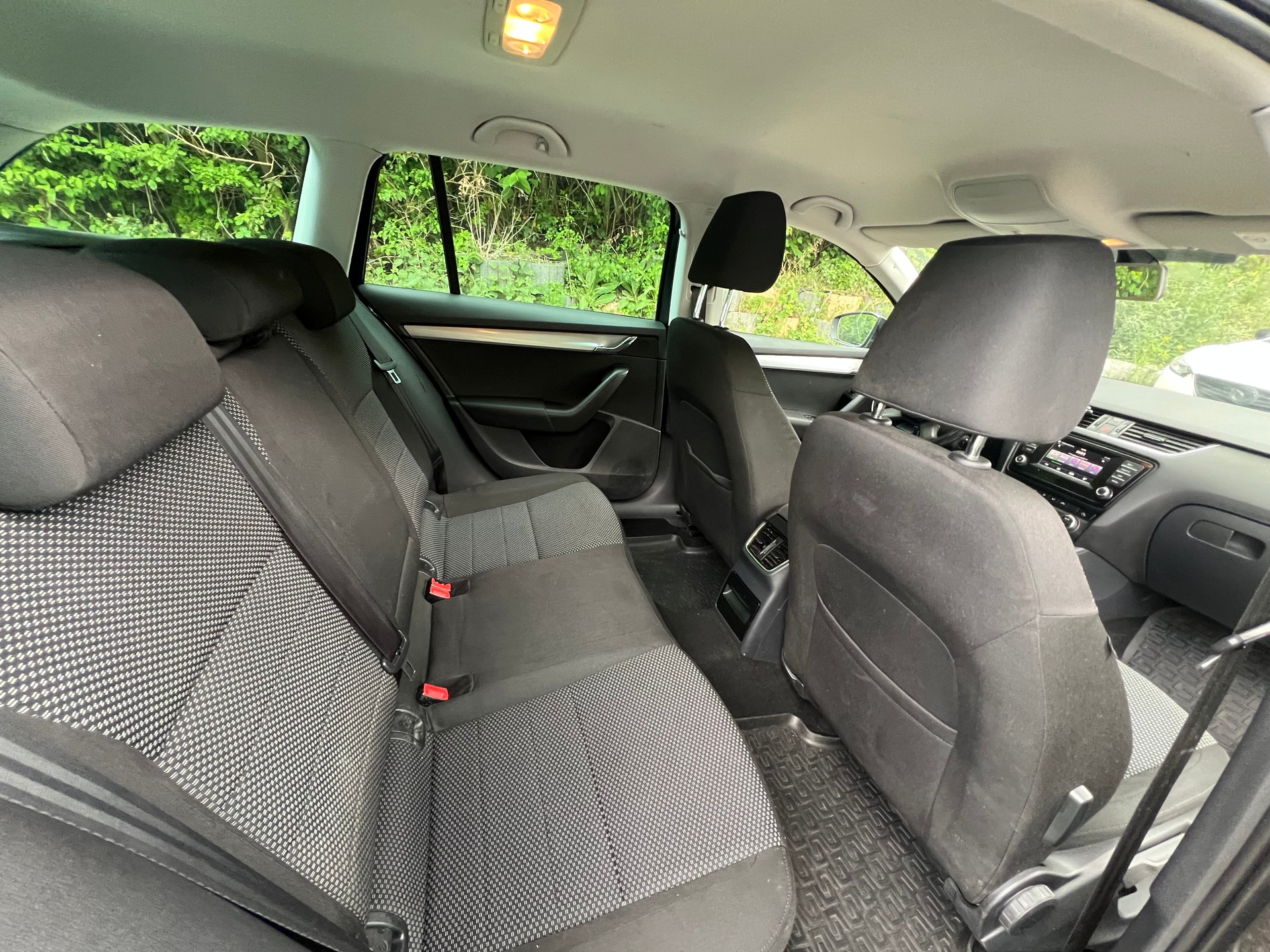 SKODA Octavia Combi 2.0 TDI Elegance 4x4-image-10