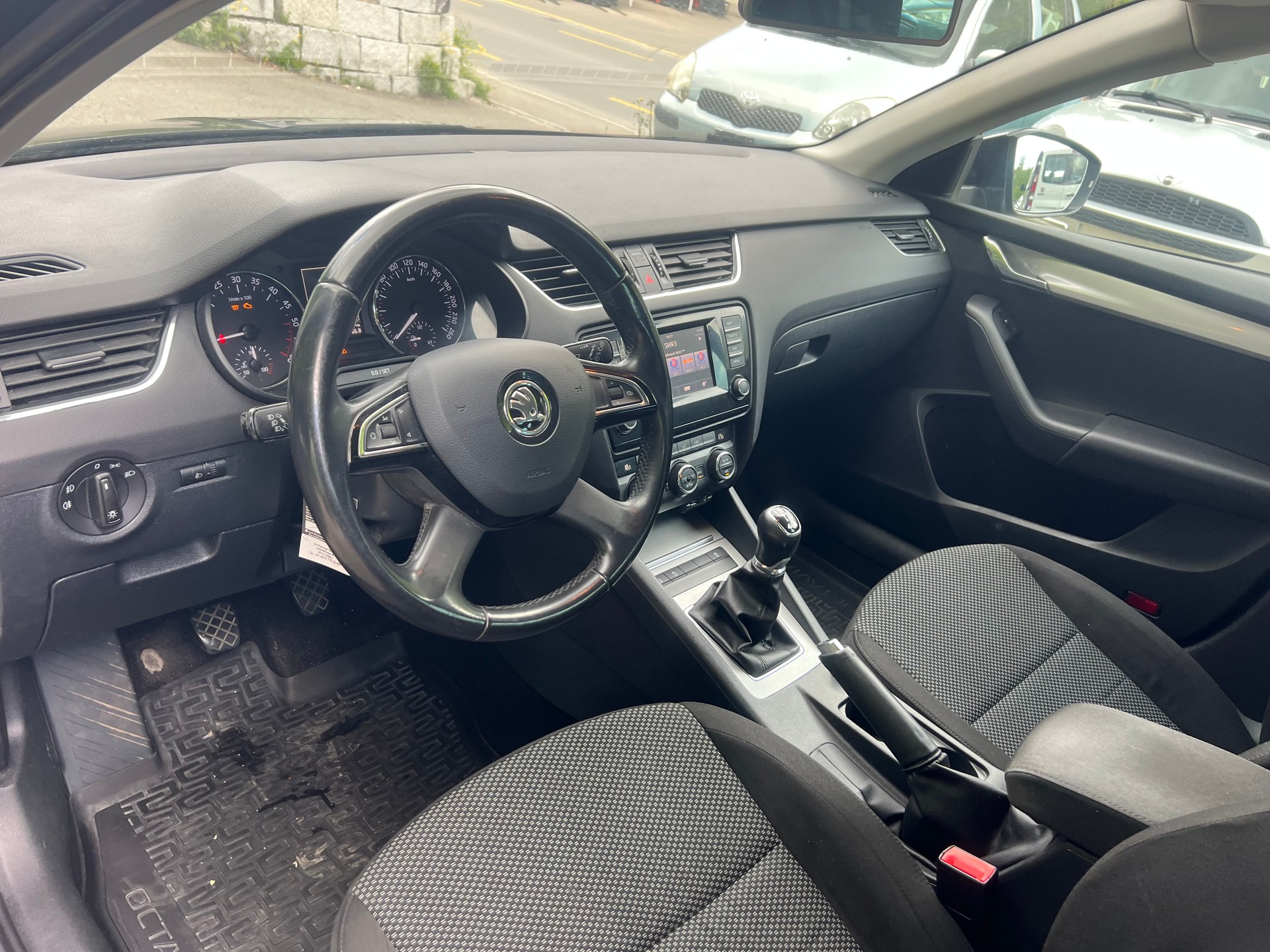 SKODA Octavia Combi 2.0 TDI Elegance 4x4-image-7