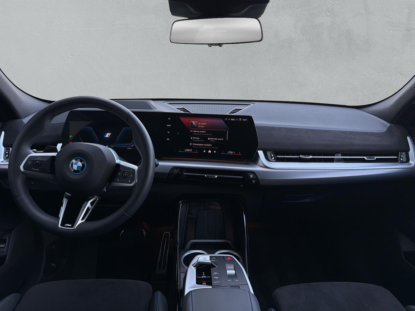 BMW iX2 30 M Sport xDrive U10 (CH) AHK ** Leasing à 0.9% ** Roues hiver incluse **-image-13