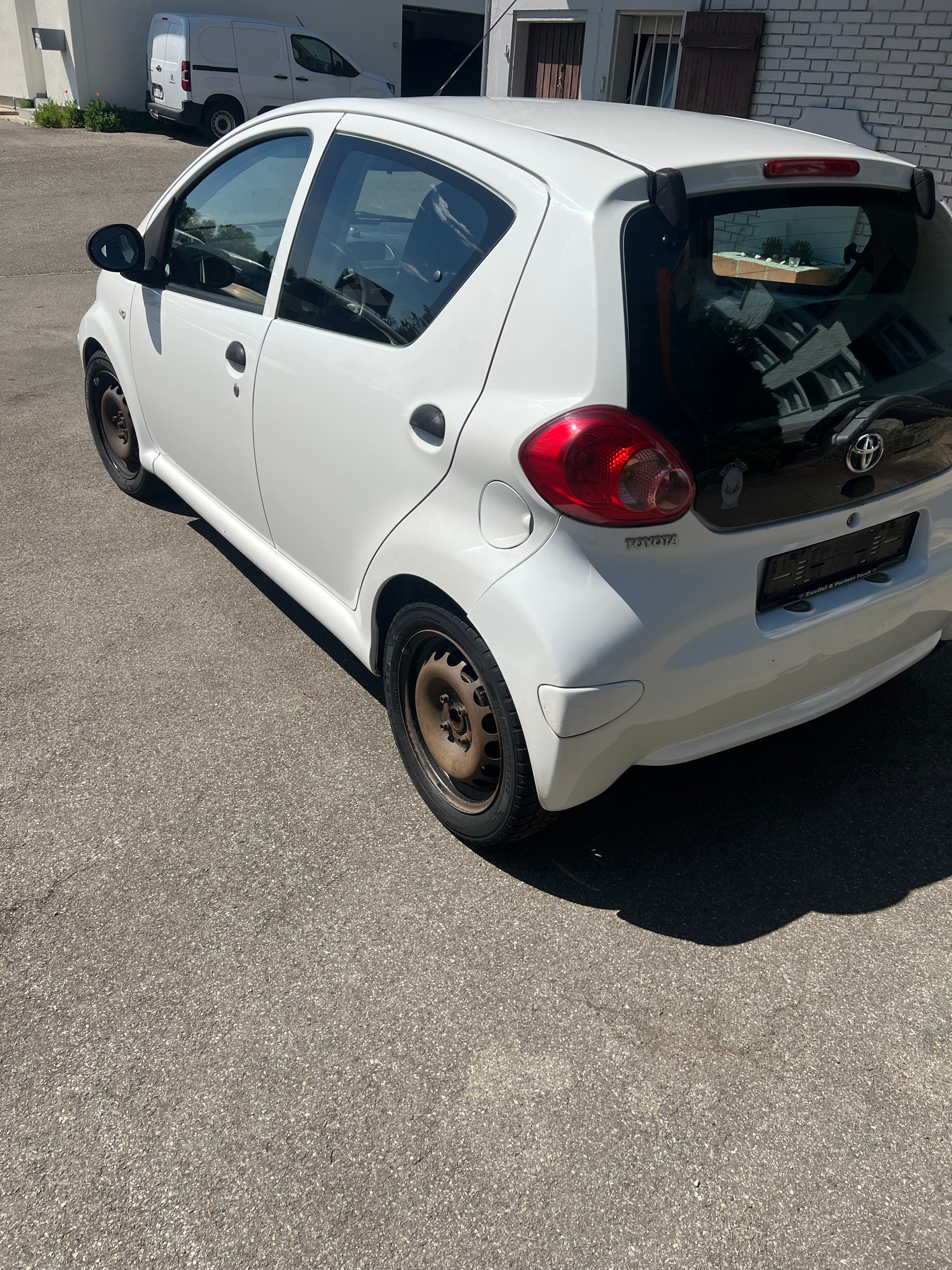 TOYOTA Aygo 1.0 Linea Terra-image-4