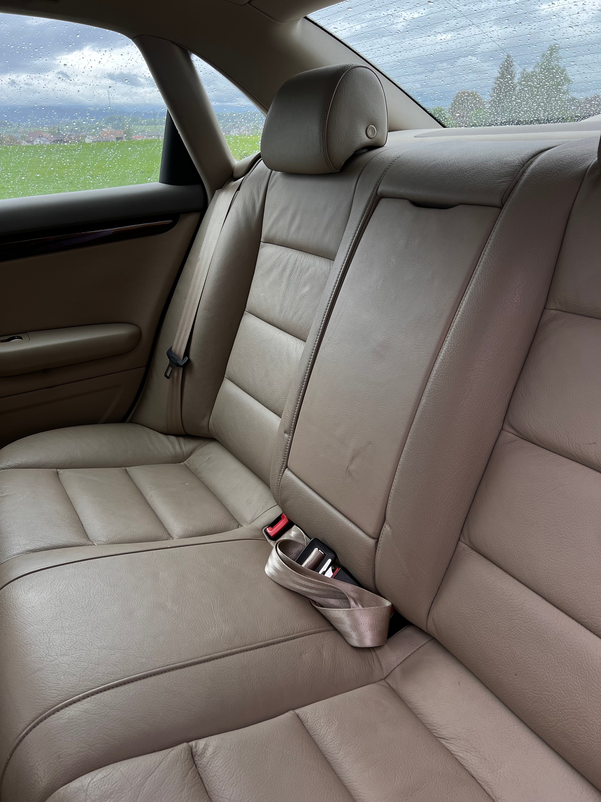 AUDI A4 2.4 V6-image-3