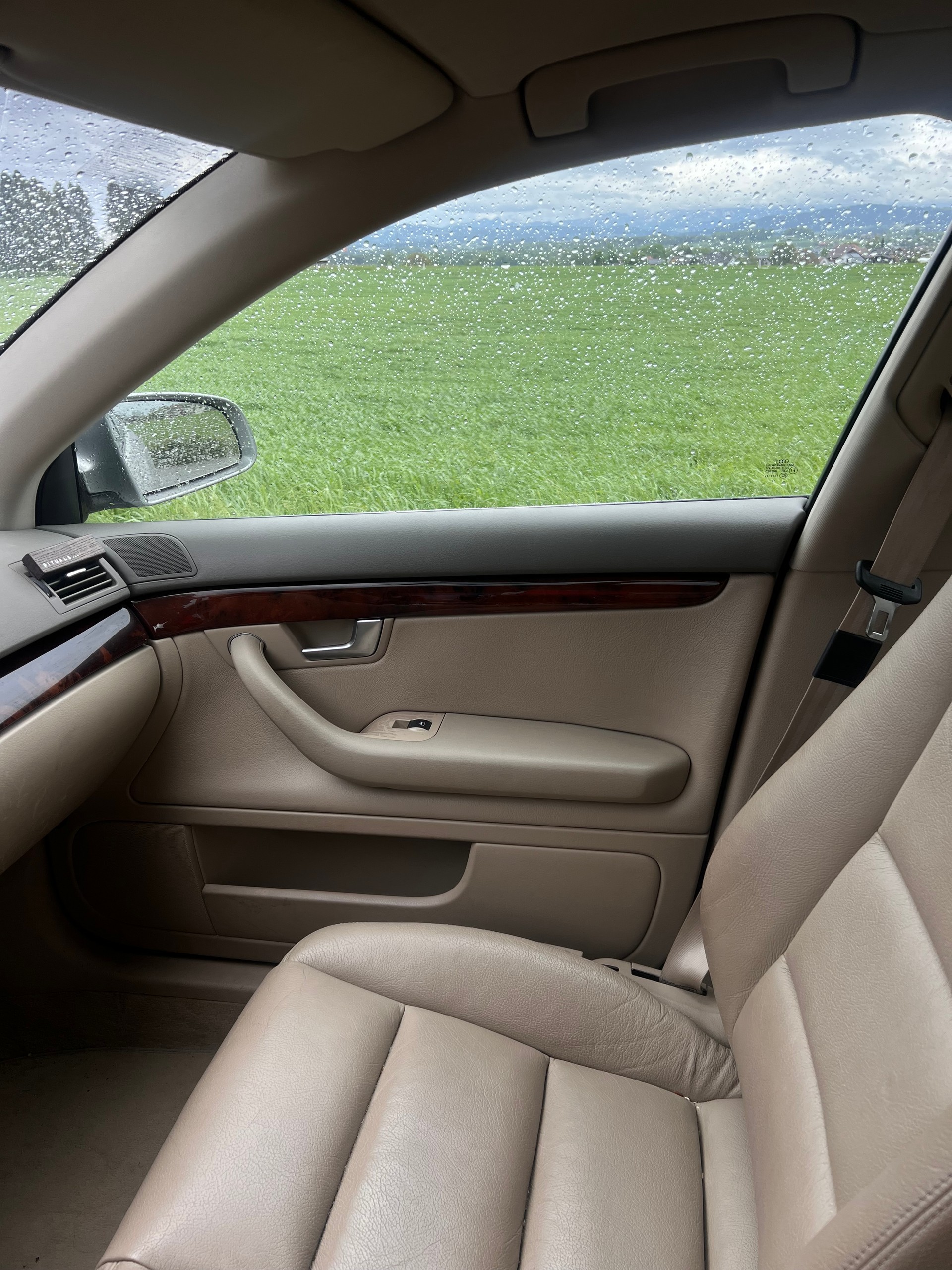AUDI A4 2.4 V6-image-4