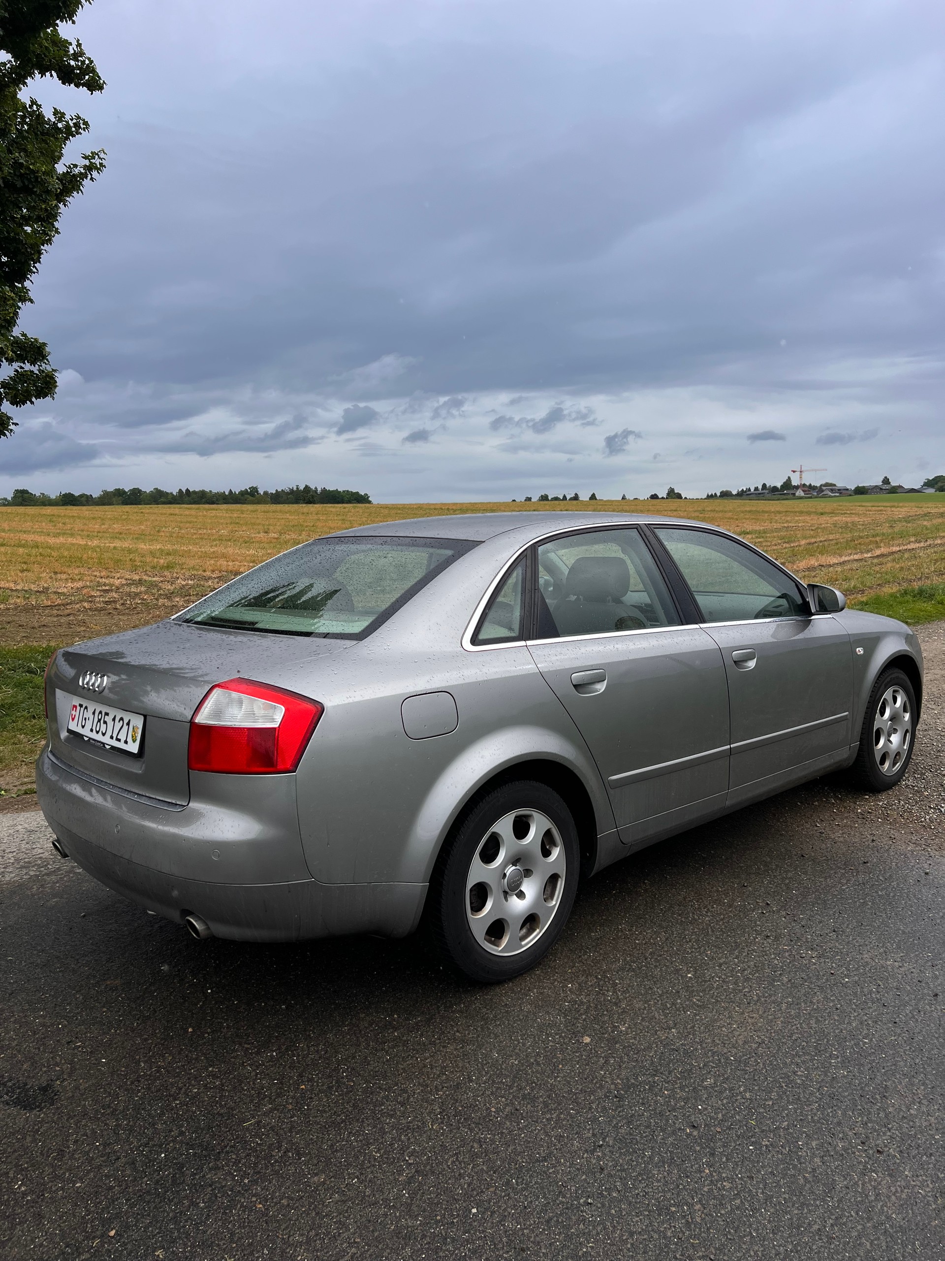 AUDI A4 2.4 V6-image-1