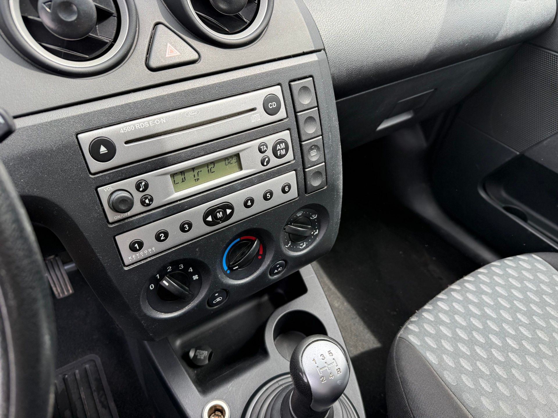 FORD Fiesta 1.4 16V Trend-image-9