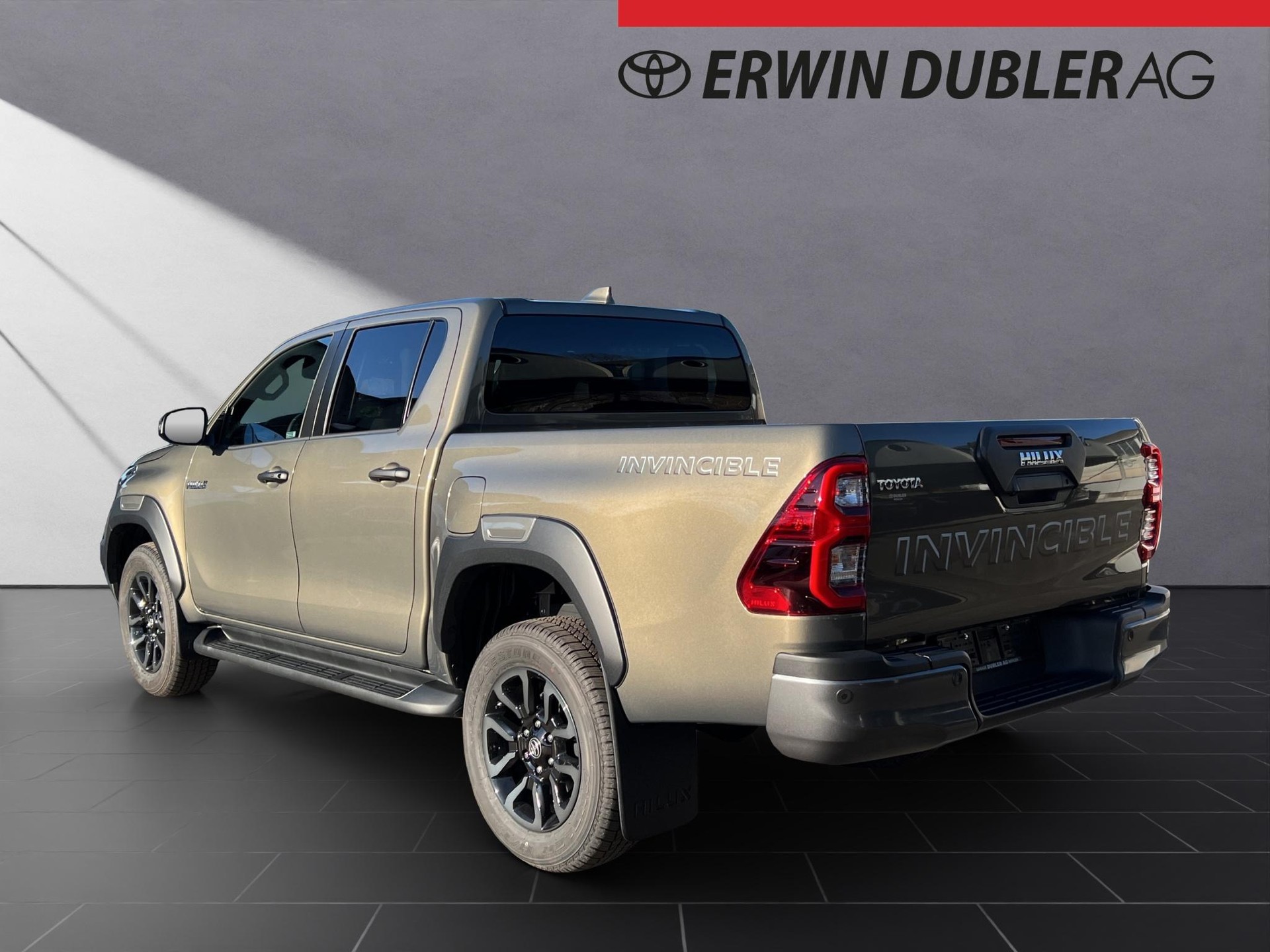 TOYOTA Hilux Double Cab.-Pick-up 2.8 D-4D MHEV 204 Invincible-showroom-element-2