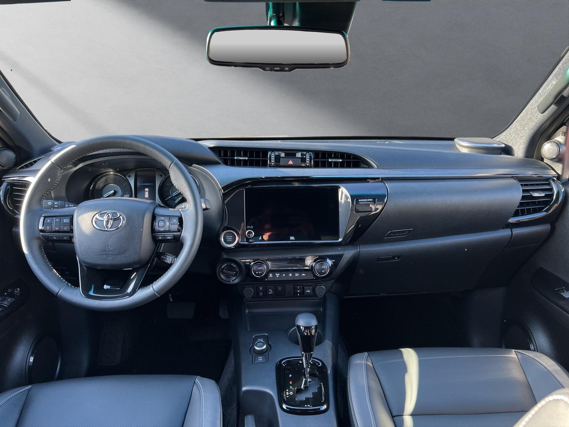 TOYOTA Hilux Double Cab.-Pick-up 2.8 D-4D MHEV 204 Invincible-showroom-element-3