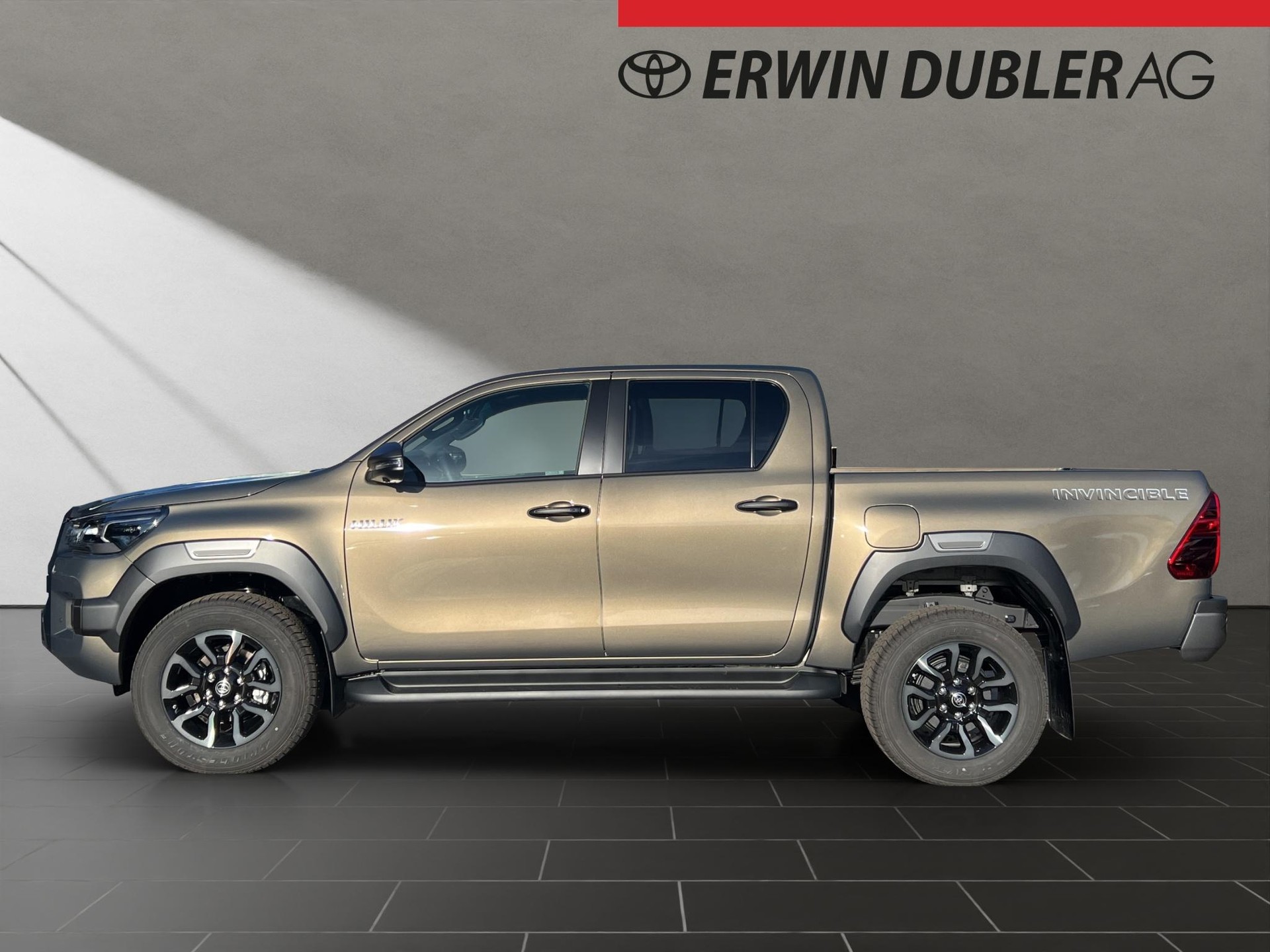 TOYOTA Hilux Double Cab.-Pick-up 2.8 D-4D MHEV 204 Invincible-showroom-element-1