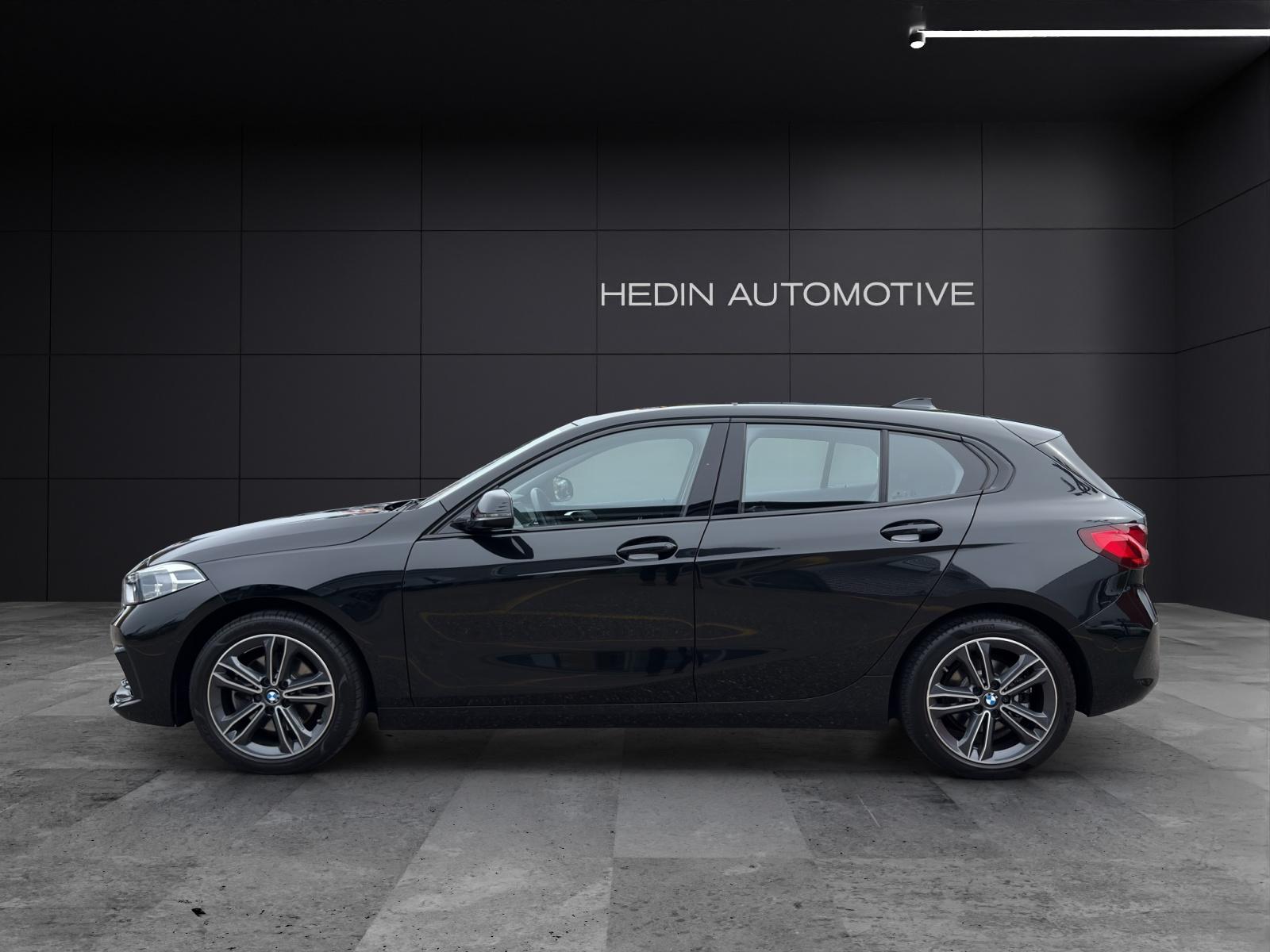 BMW 118i-showroom-element-2