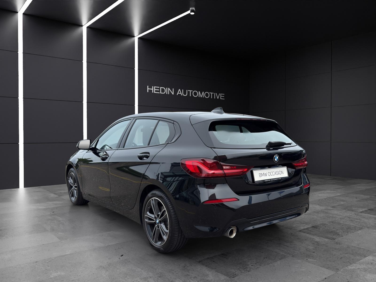 BMW 118i-showroom-element-3