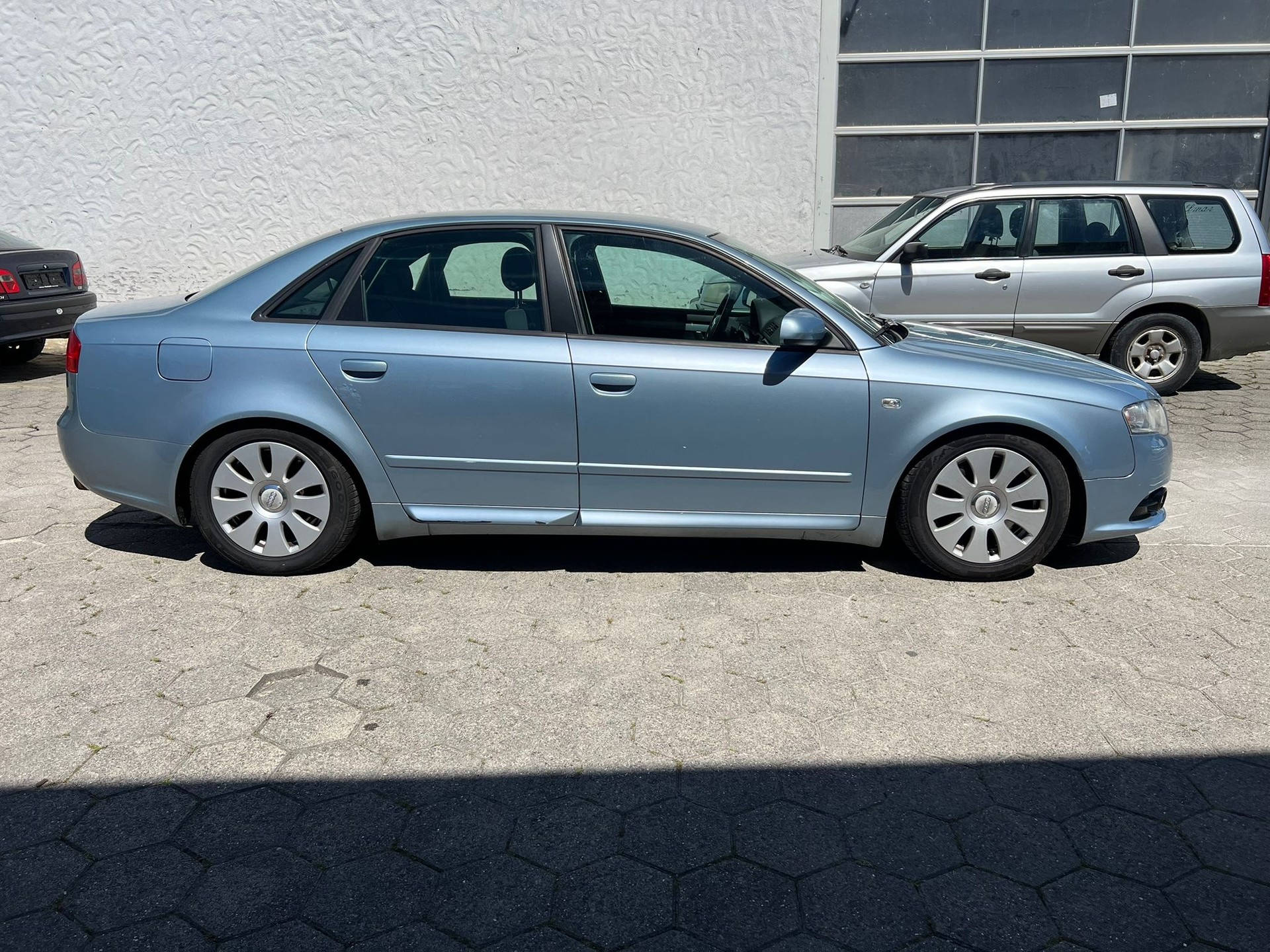 AUDI A4 Limousine 2.0 Turbo FSI-showroom-element-1