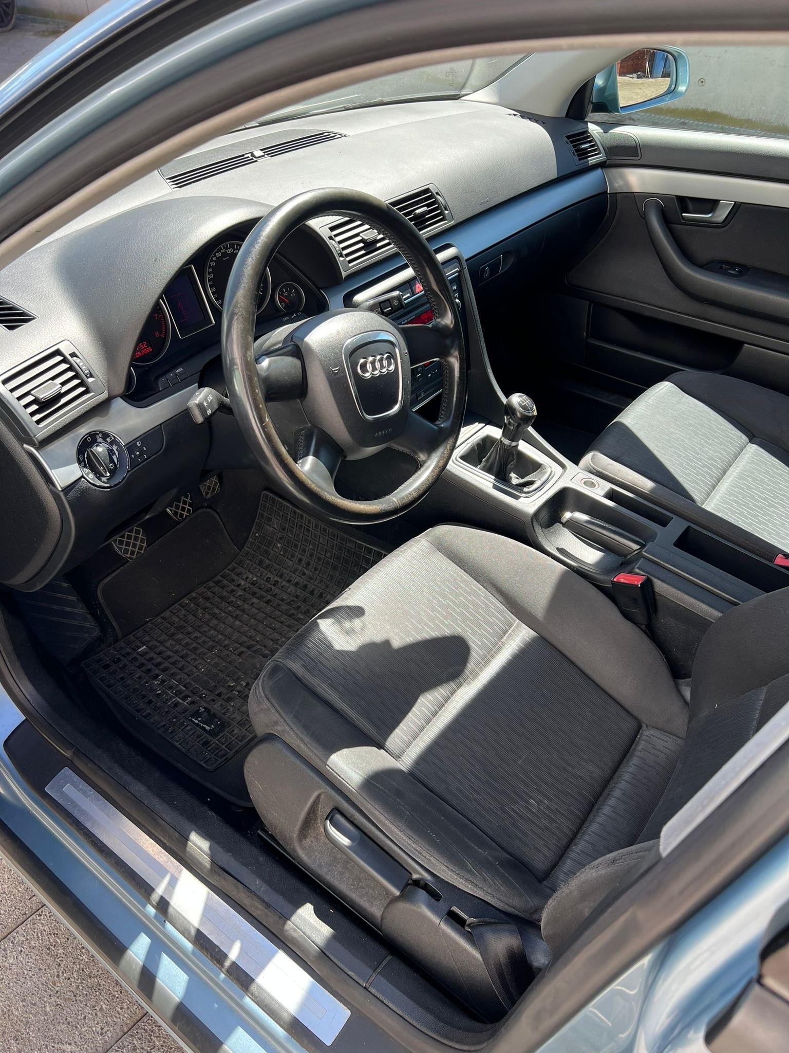 AUDI A4 Limousine 2.0 Turbo FSI-image-6