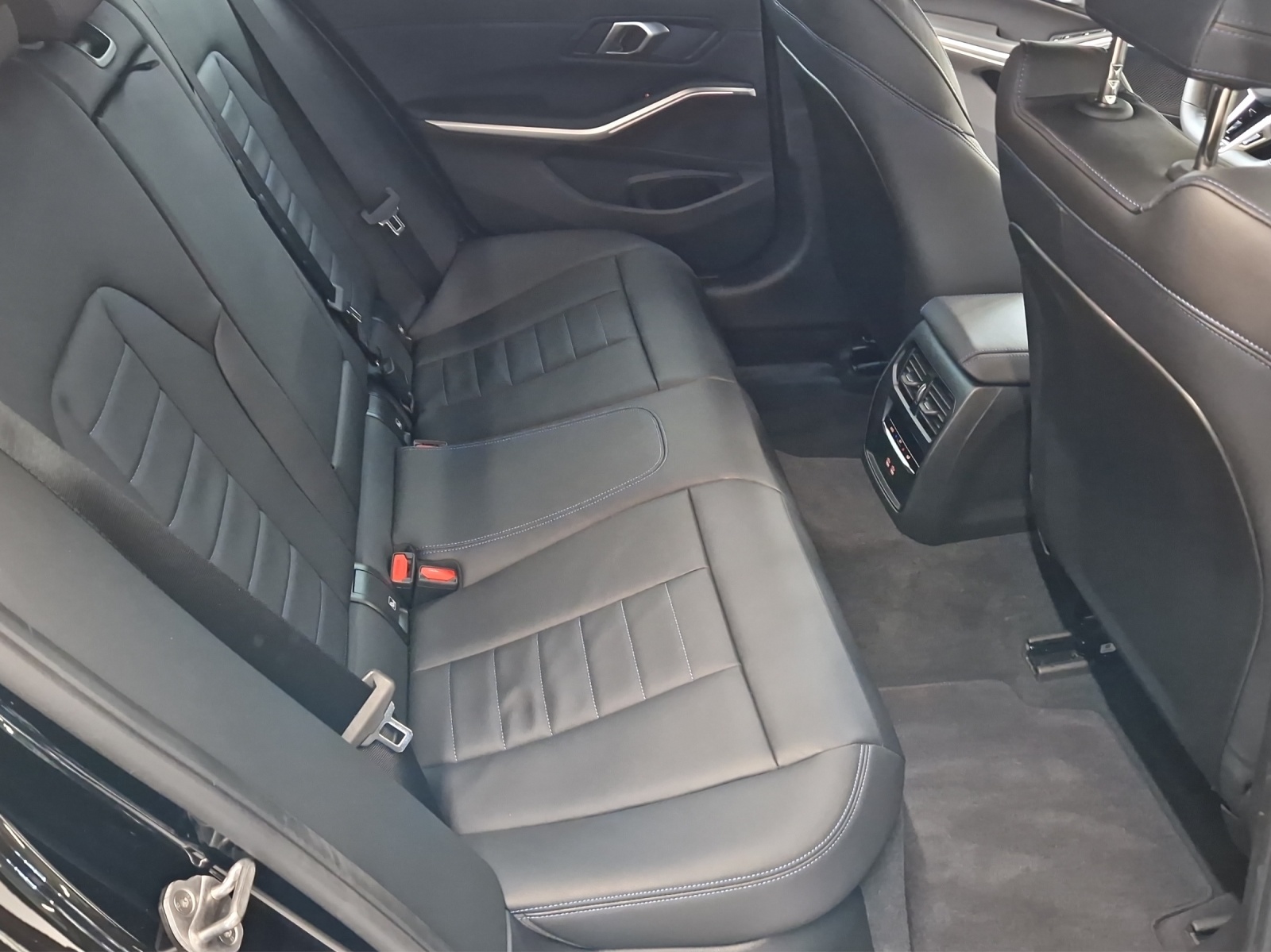 BMW 330d xDrive Limousine 48V M Sport-image-21