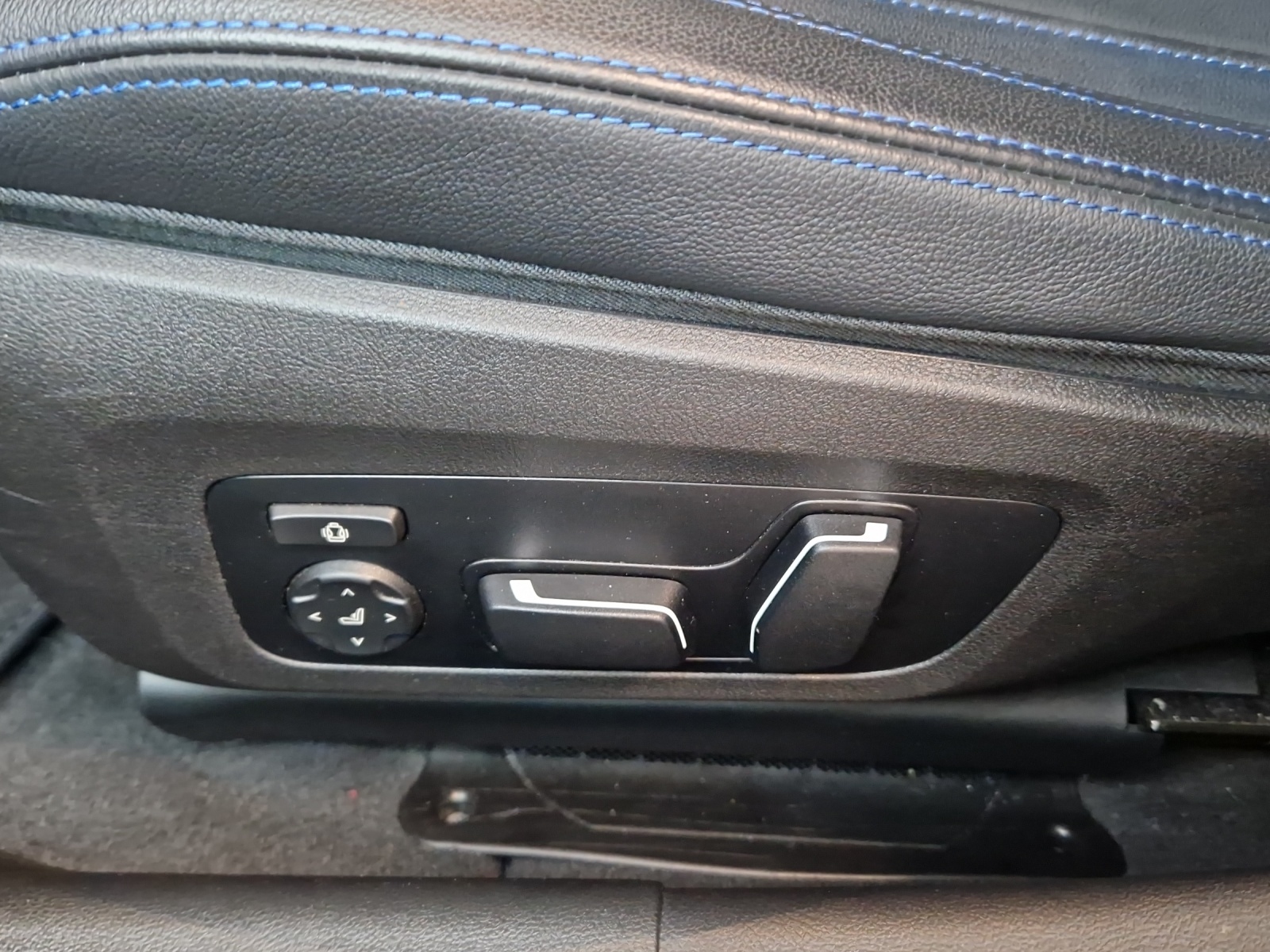 BMW 330d xDrive Limousine 48V M Sport-image-16