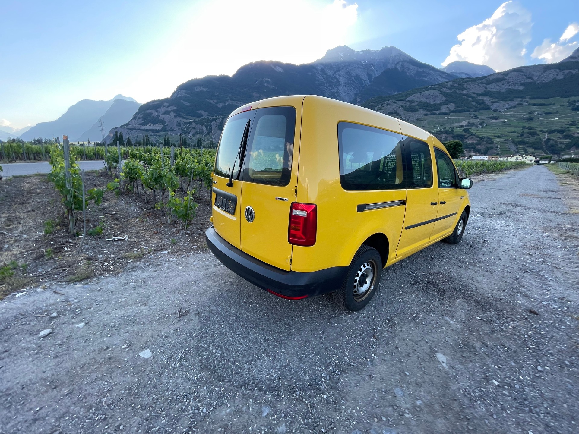 VW Caddy Maxi 2.0TDI 4Motion BlueMotion Technology-image-8