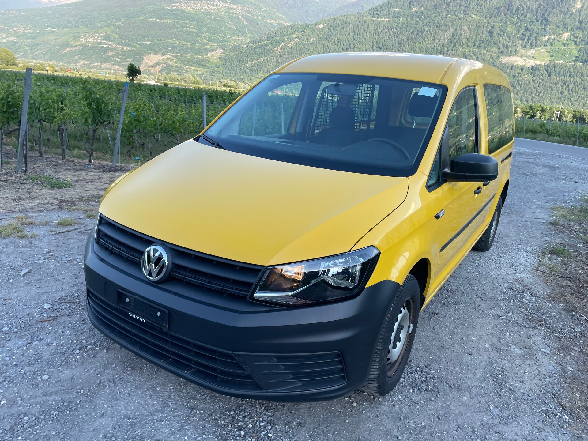 VW Caddy Maxi 2.0TDI 4Motion BlueMotion Technology-image-1