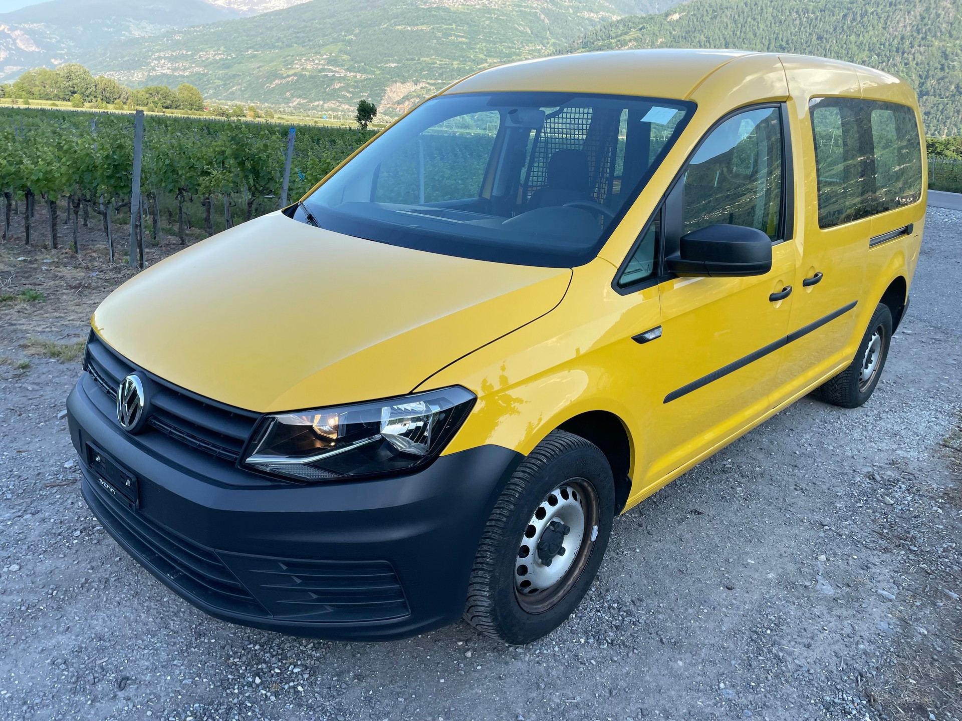 VW Caddy Maxi 2.0TDI 4Motion BlueMotion Technology-image-0
