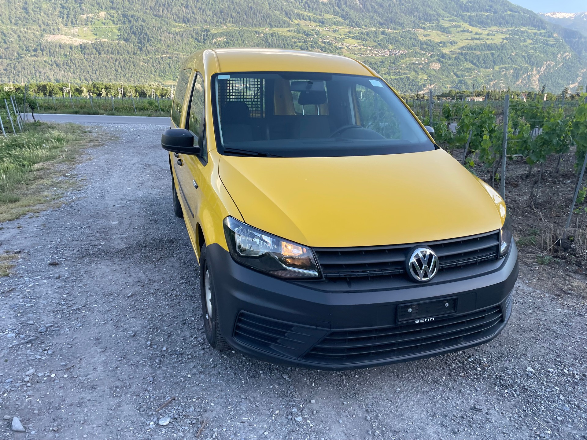 VW Caddy Maxi 2.0TDI 4Motion BlueMotion Technology-image-3