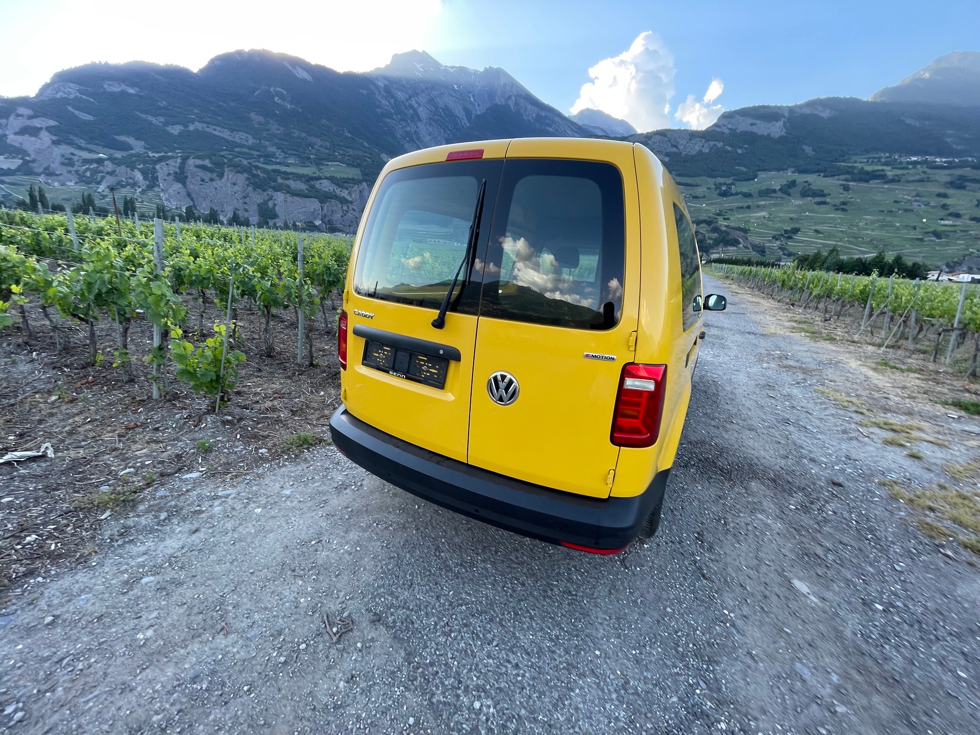 VW Caddy Maxi 2.0TDI 4Motion BlueMotion Technology-image-9