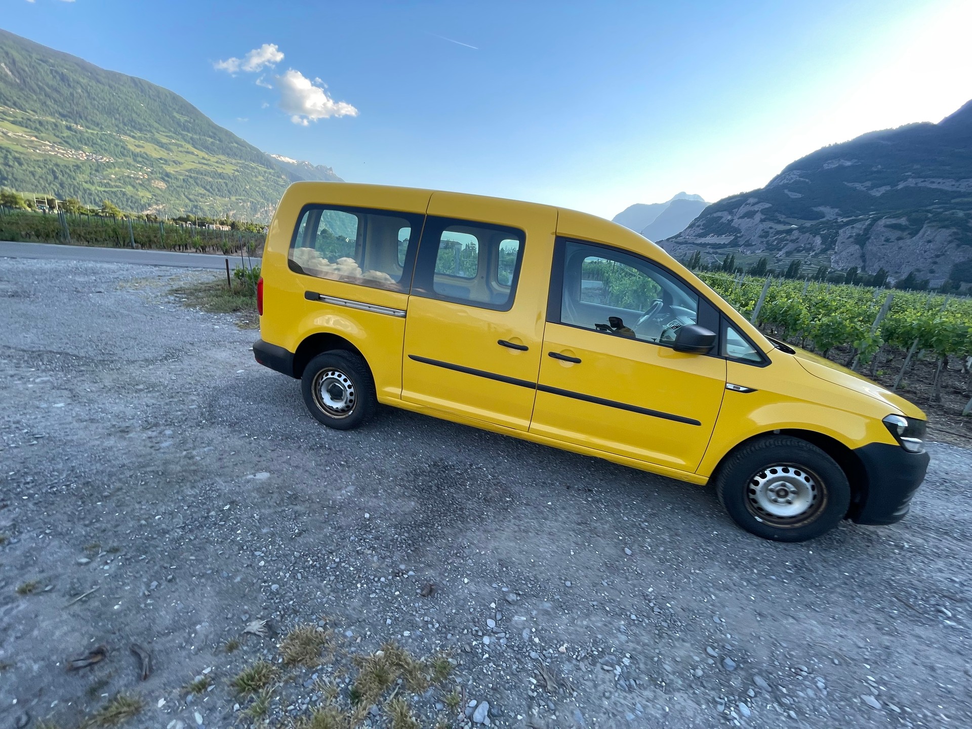 VW Caddy Maxi 2.0TDI 4Motion BlueMotion Technology-image-5