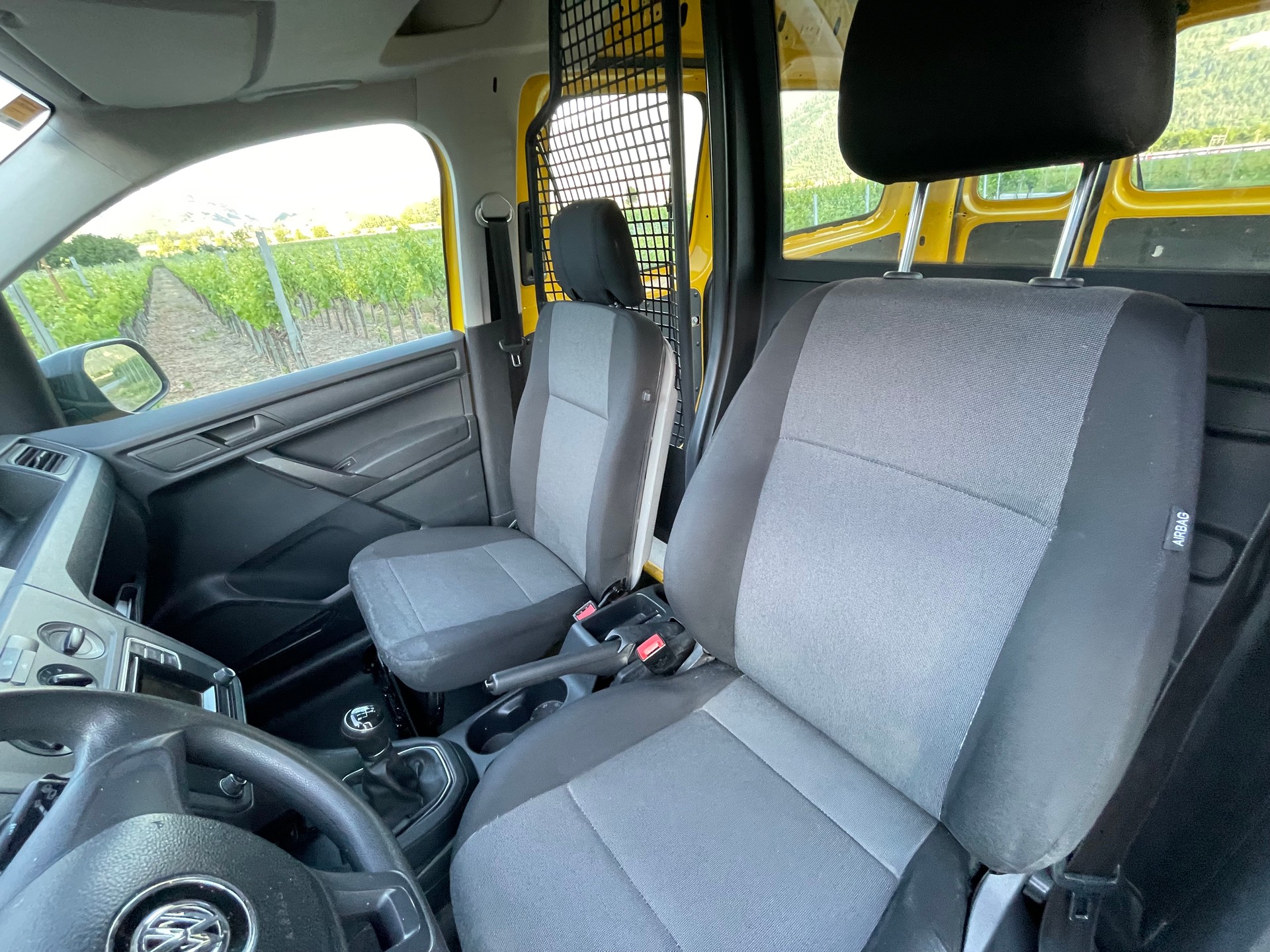 VW Caddy Maxi 2.0TDI 4Motion BlueMotion Technology-image-13