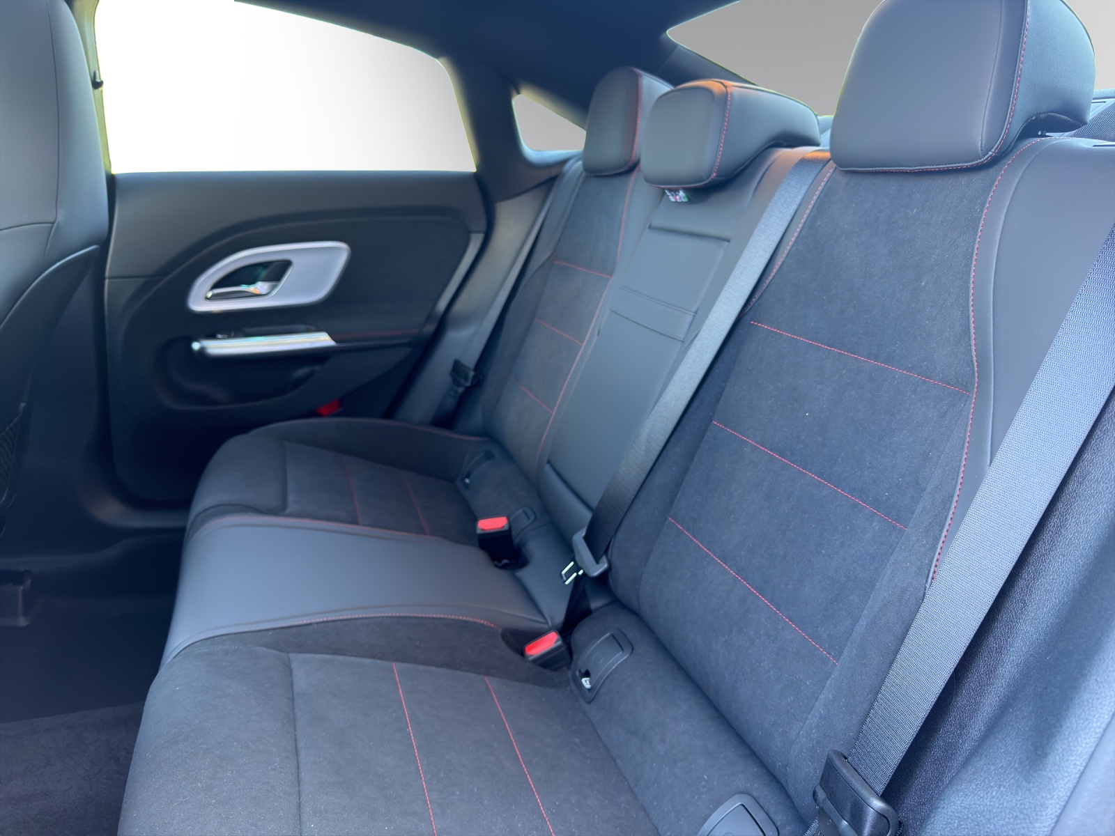 MERCEDES-BENZ CLA 220 8G-DCT 4Matic-image-8