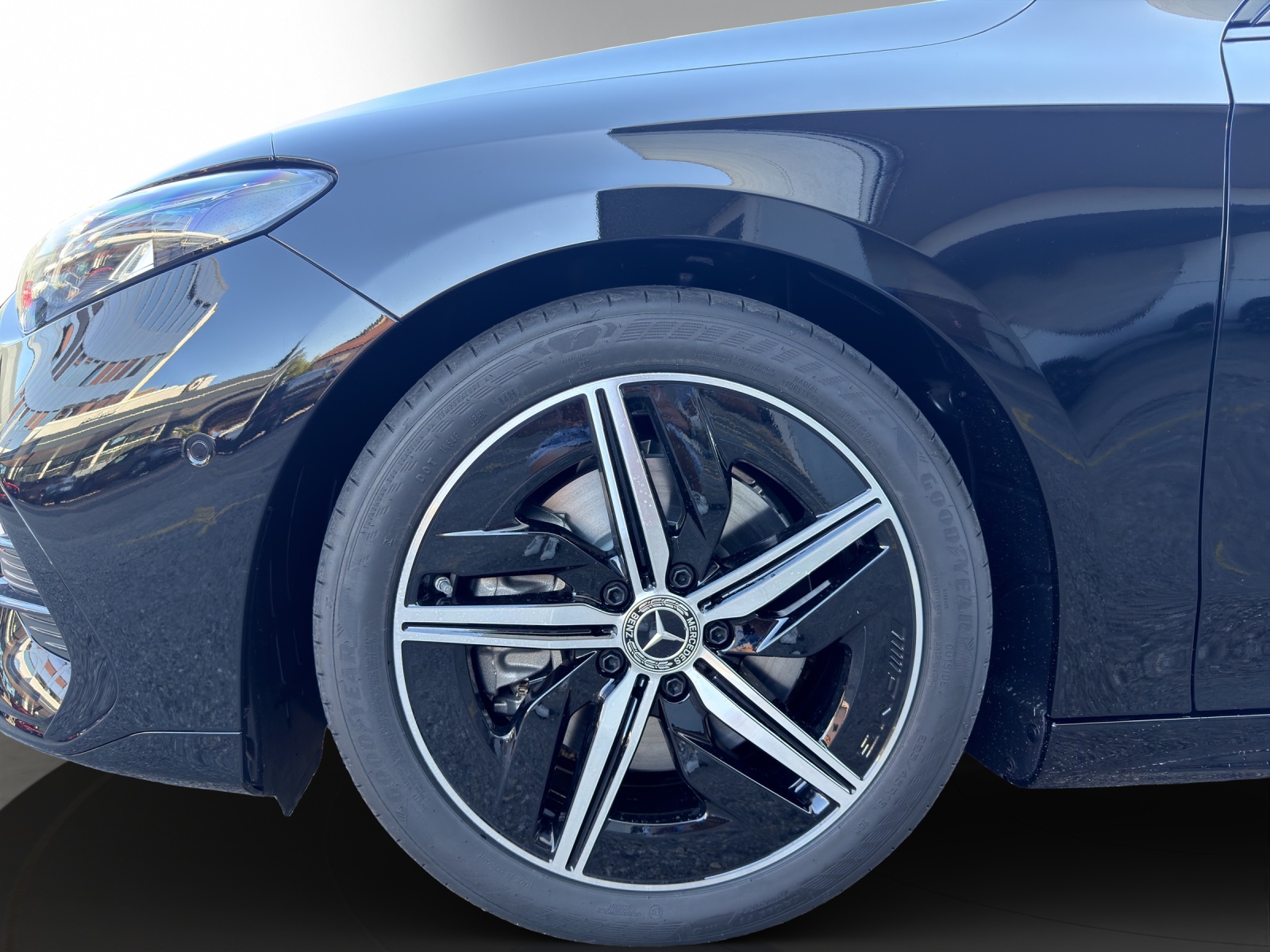 MERCEDES-BENZ CLA 220 8G-DCT 4Matic-image-6