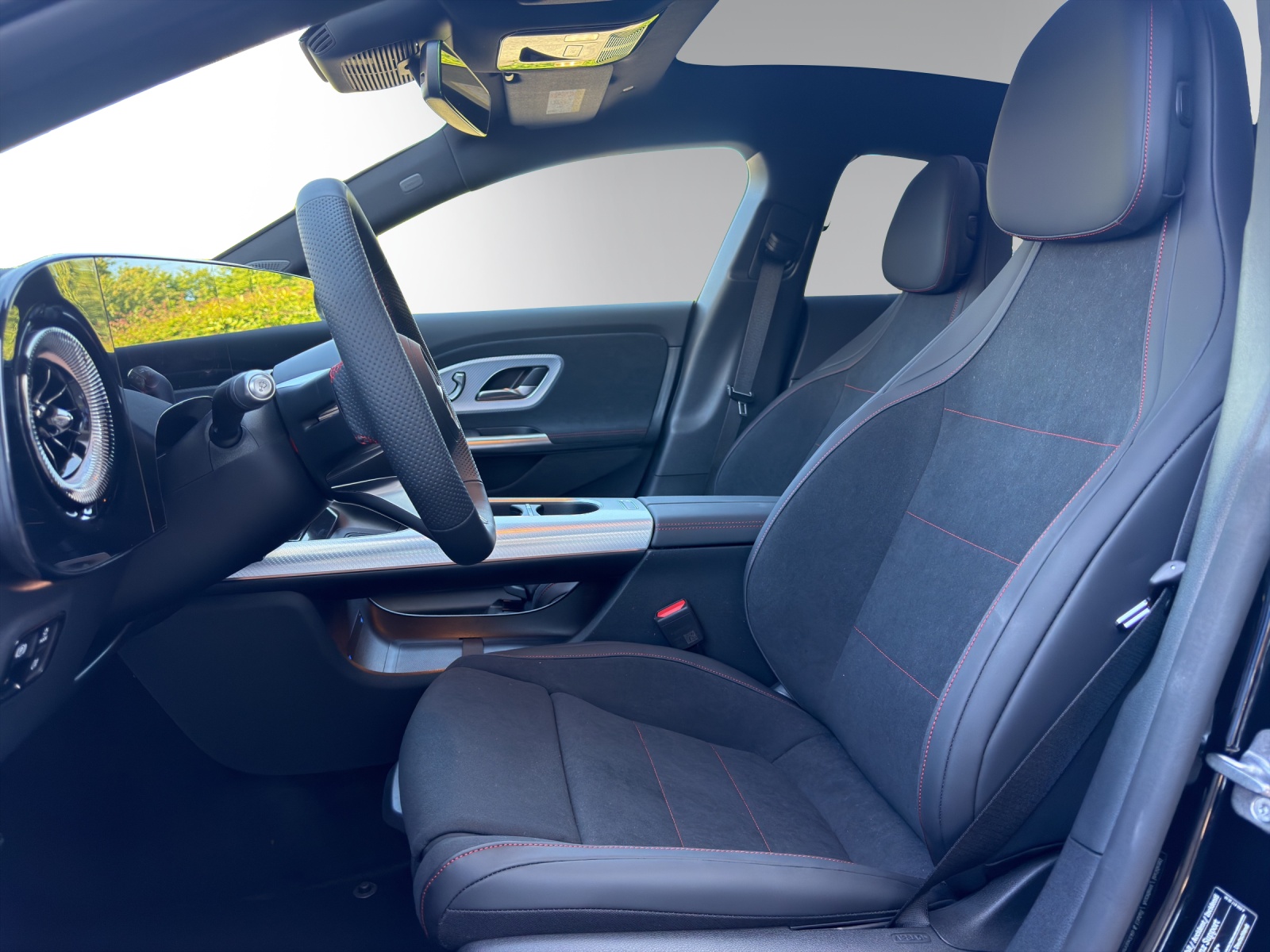 MERCEDES-BENZ CLA 220 8G-DCT 4Matic-image-4