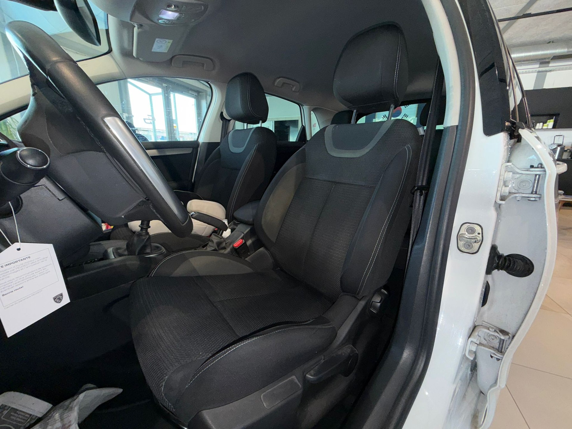 CITROEN C4 1.6 BlueHDi Feel-image-4