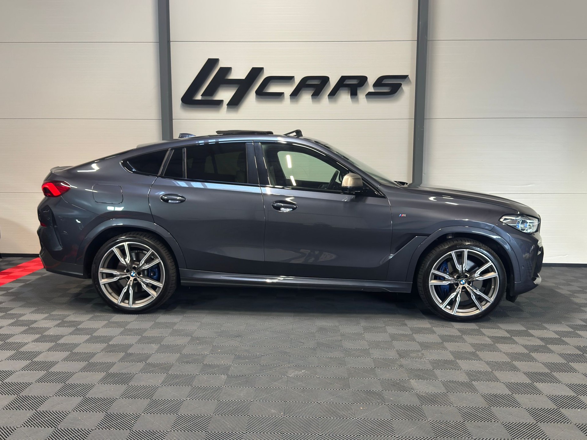 BMW X6 M50i-image-4