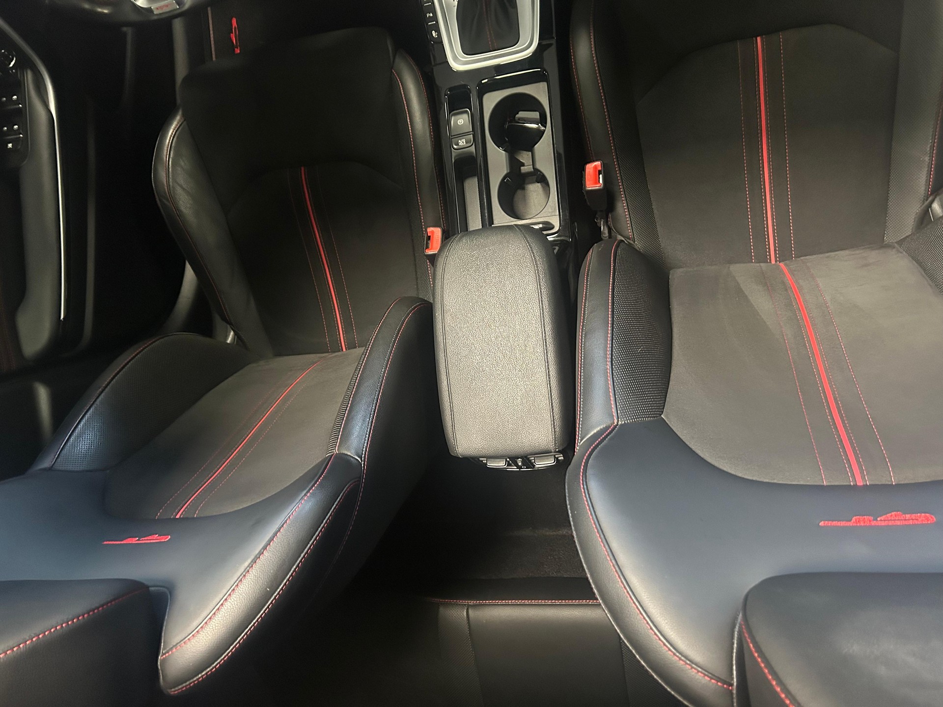 KIA ProCeed 1.6 T-GDi GT-showroom-element-1